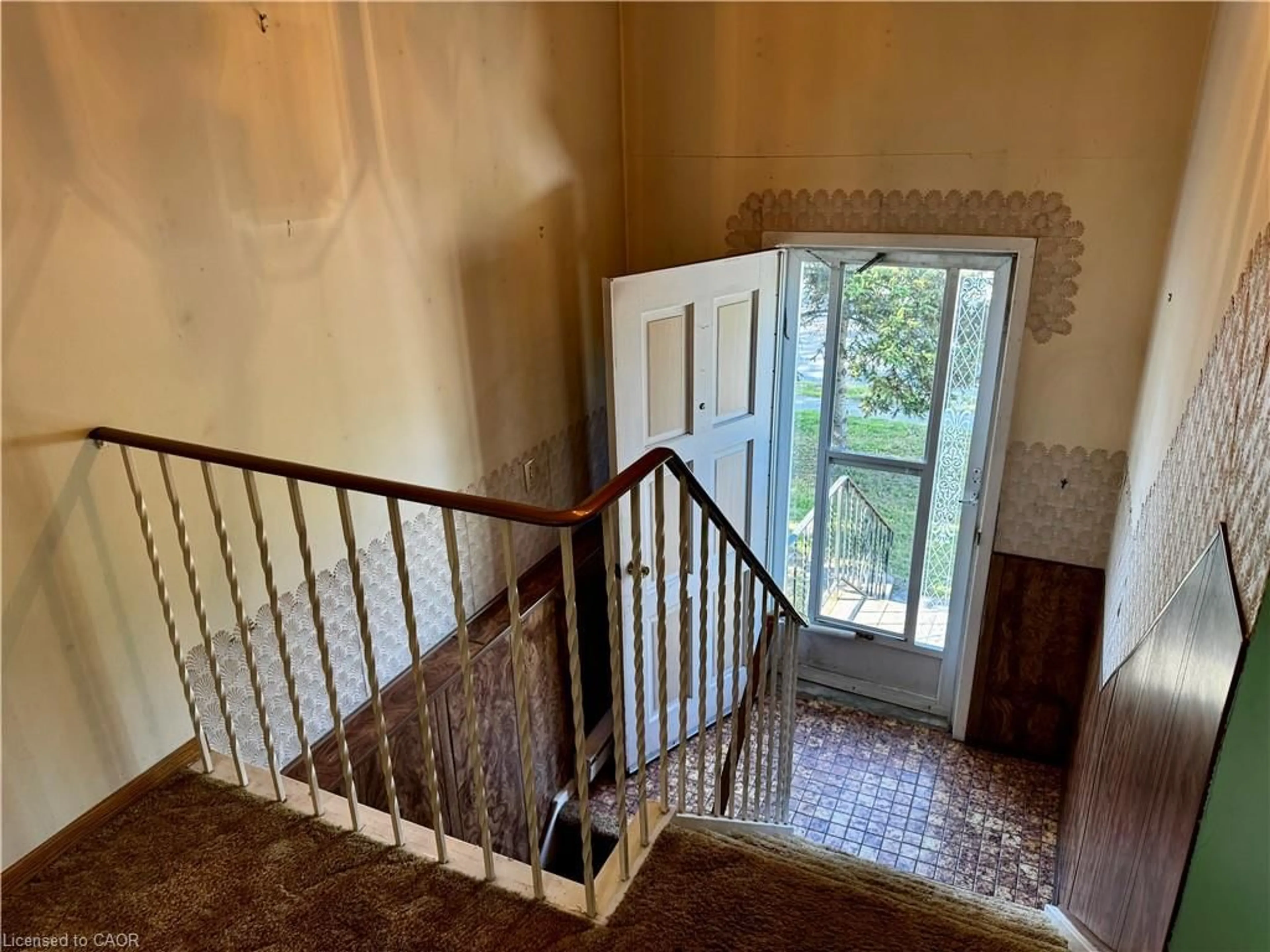 Stairs for 118A Lock St, Dunnville Ontario N1A 1T9
