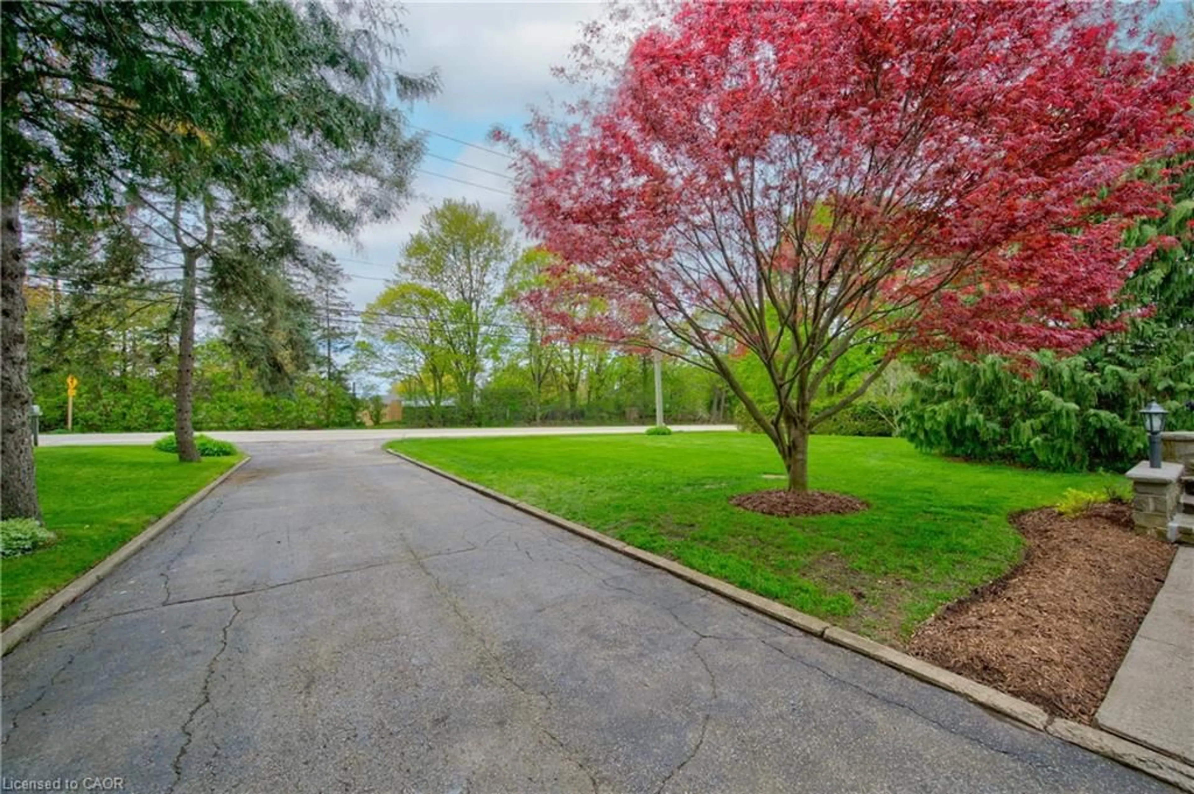 A pic from outside/outdoor area/front of a property/back of a property/a pic from drone, street for 47 Branchton Rd, Cambridge Ontario N1R 5S2