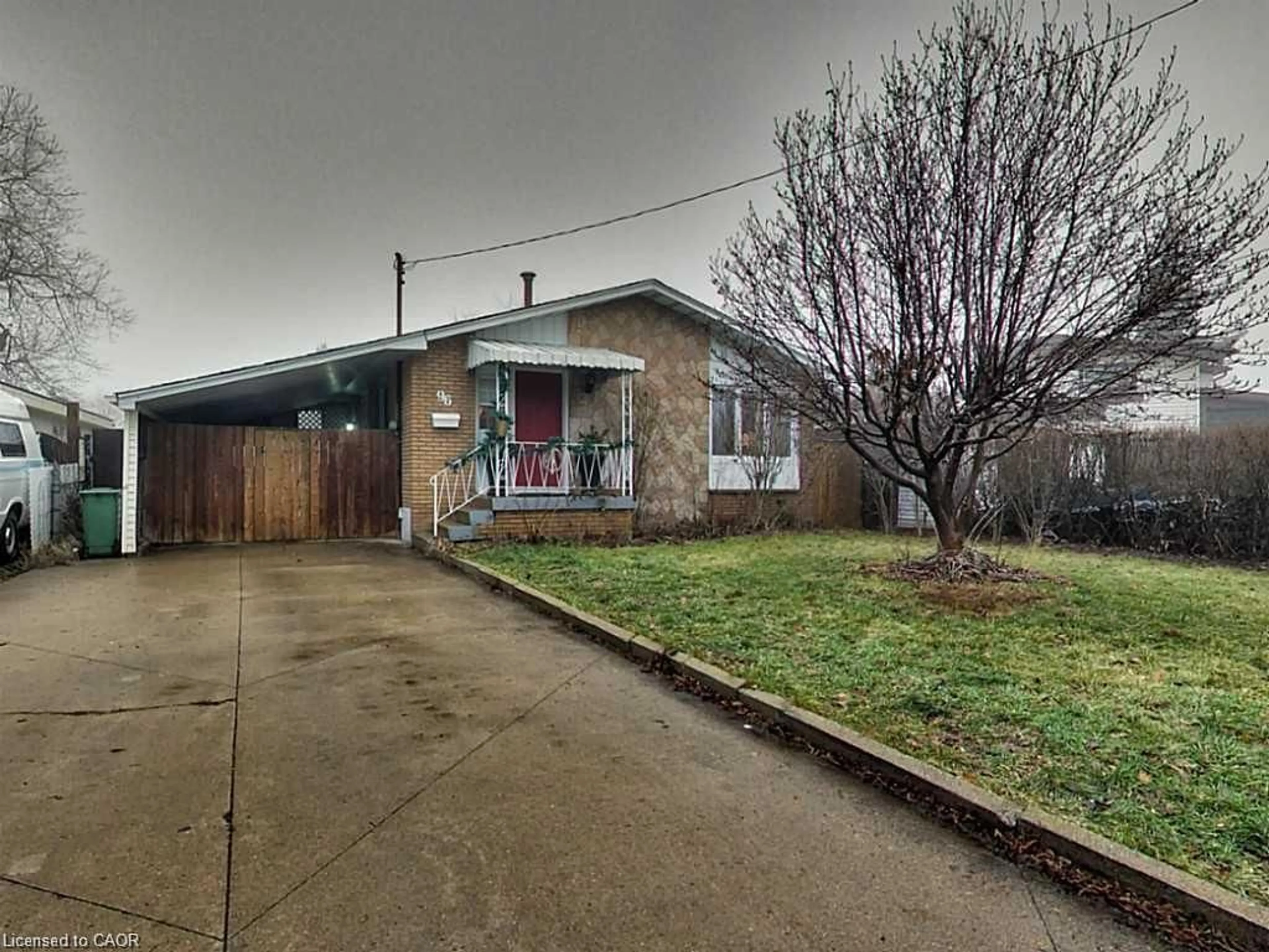 A pic from outside/outdoor area/front of a property/back of a property/a pic from drone, street for 96 Manning Ave, Hamilton Ontario L9A 3E9