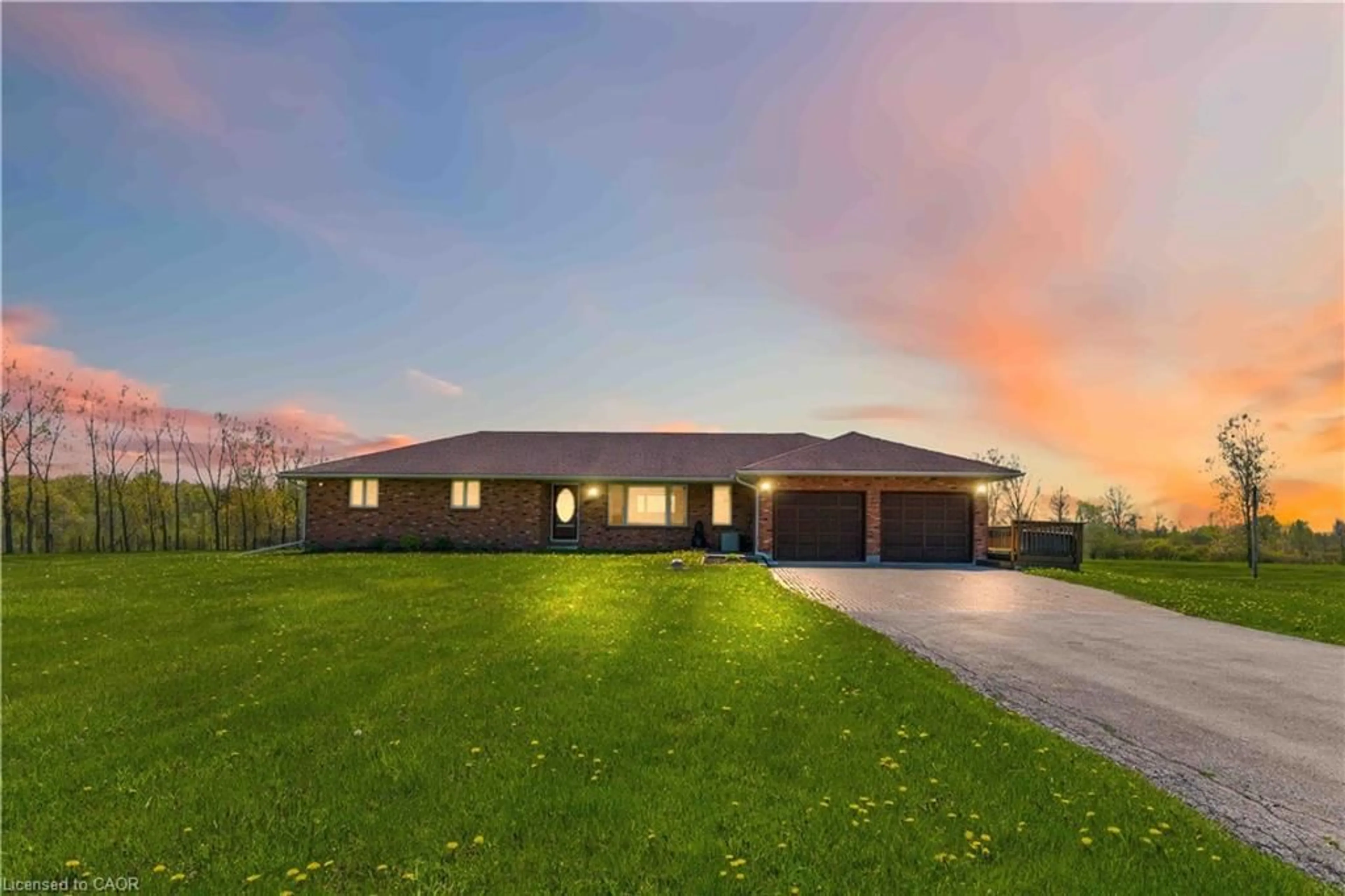 A pic from outside/outdoor area/front of a property/back of a property/a pic from drone, street for 2567 Townline Rd, Stevensville Ontario L0S 1S0