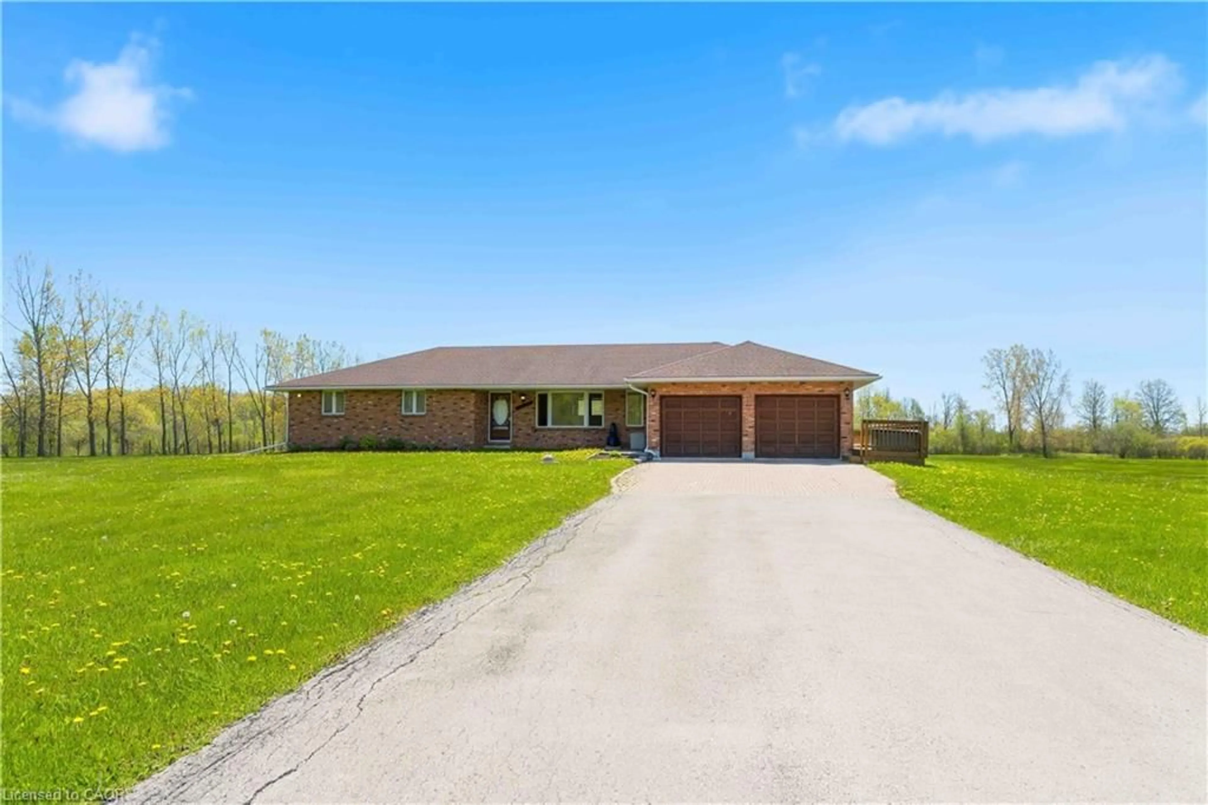 A pic from outside/outdoor area/front of a property/back of a property/a pic from drone, unknown for 2567 Townline Rd, Stevensville Ontario L0S 1S0