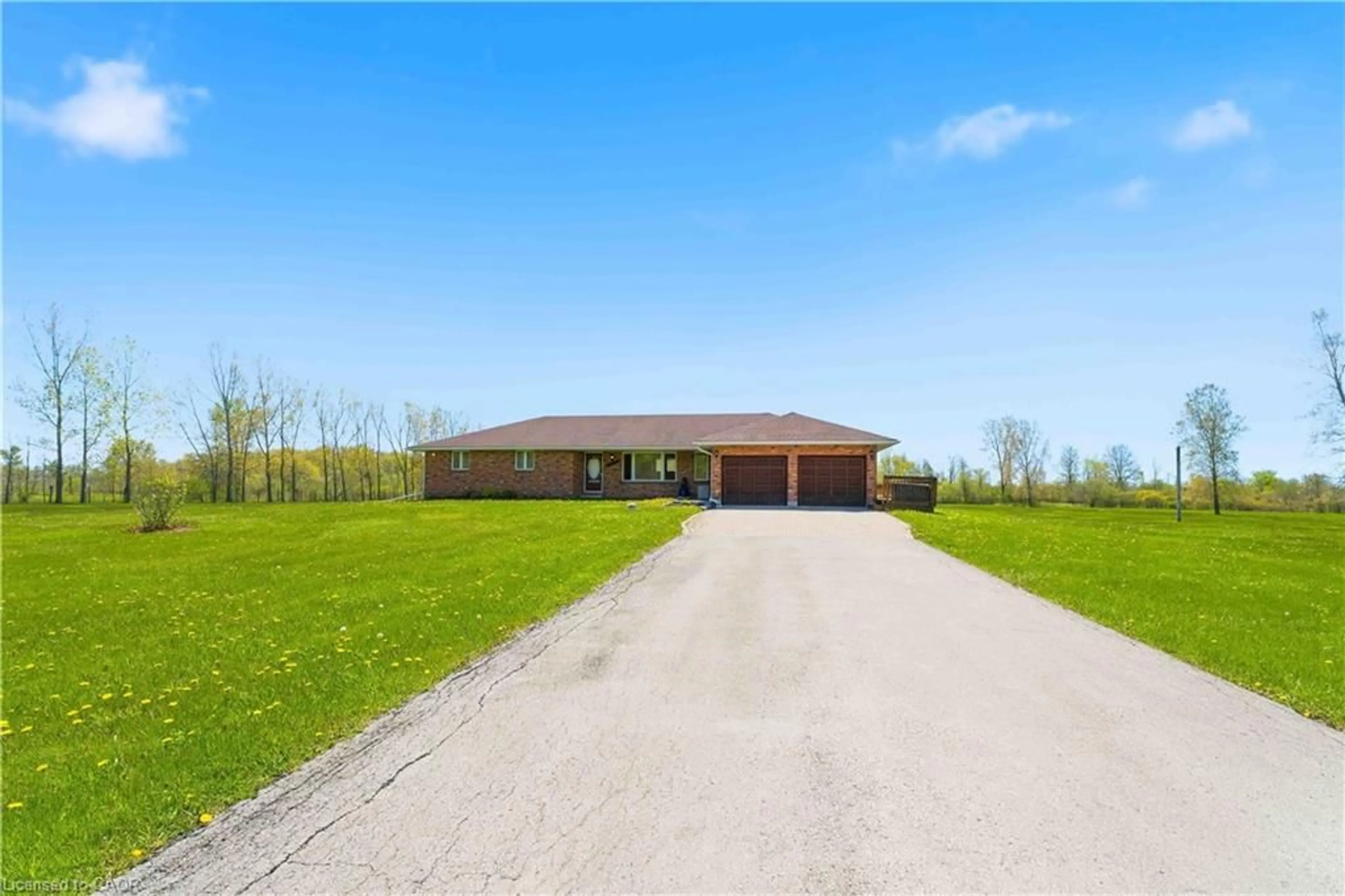 A pic from outside/outdoor area/front of a property/back of a property/a pic from drone, unknown for 2567 Townline Rd, Stevensville Ontario L0S 1S0