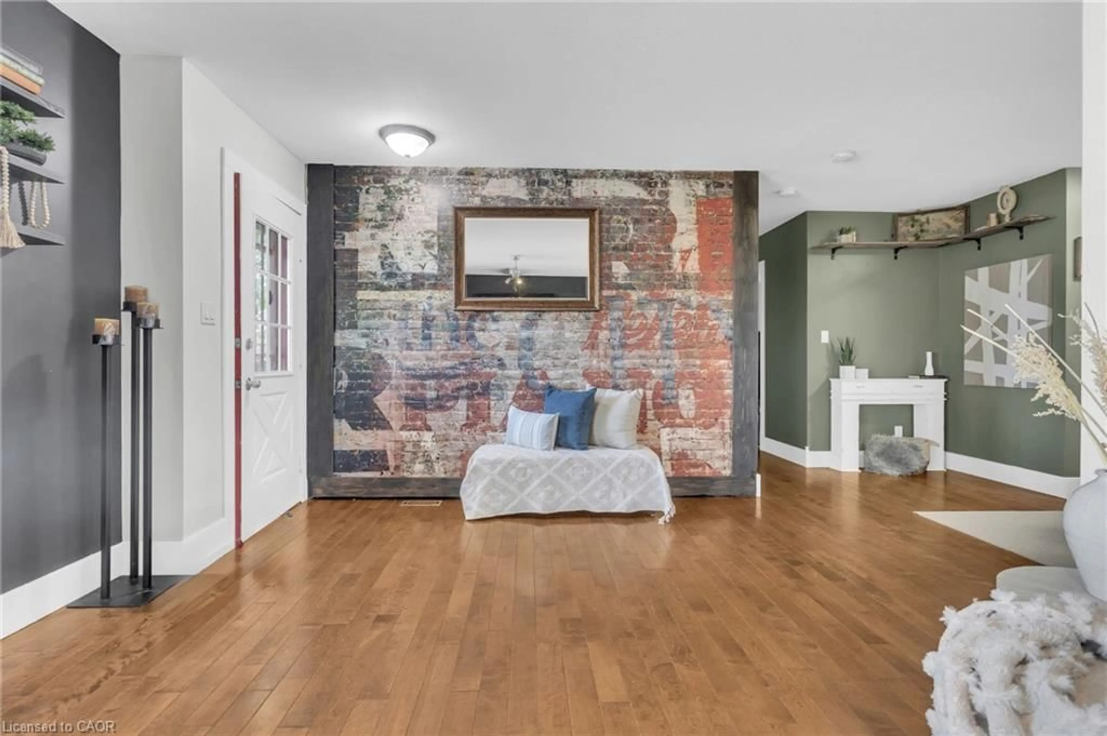 Indoor entryway for 2373 Hazen Rd, Courtland Ontario N0E 1G0