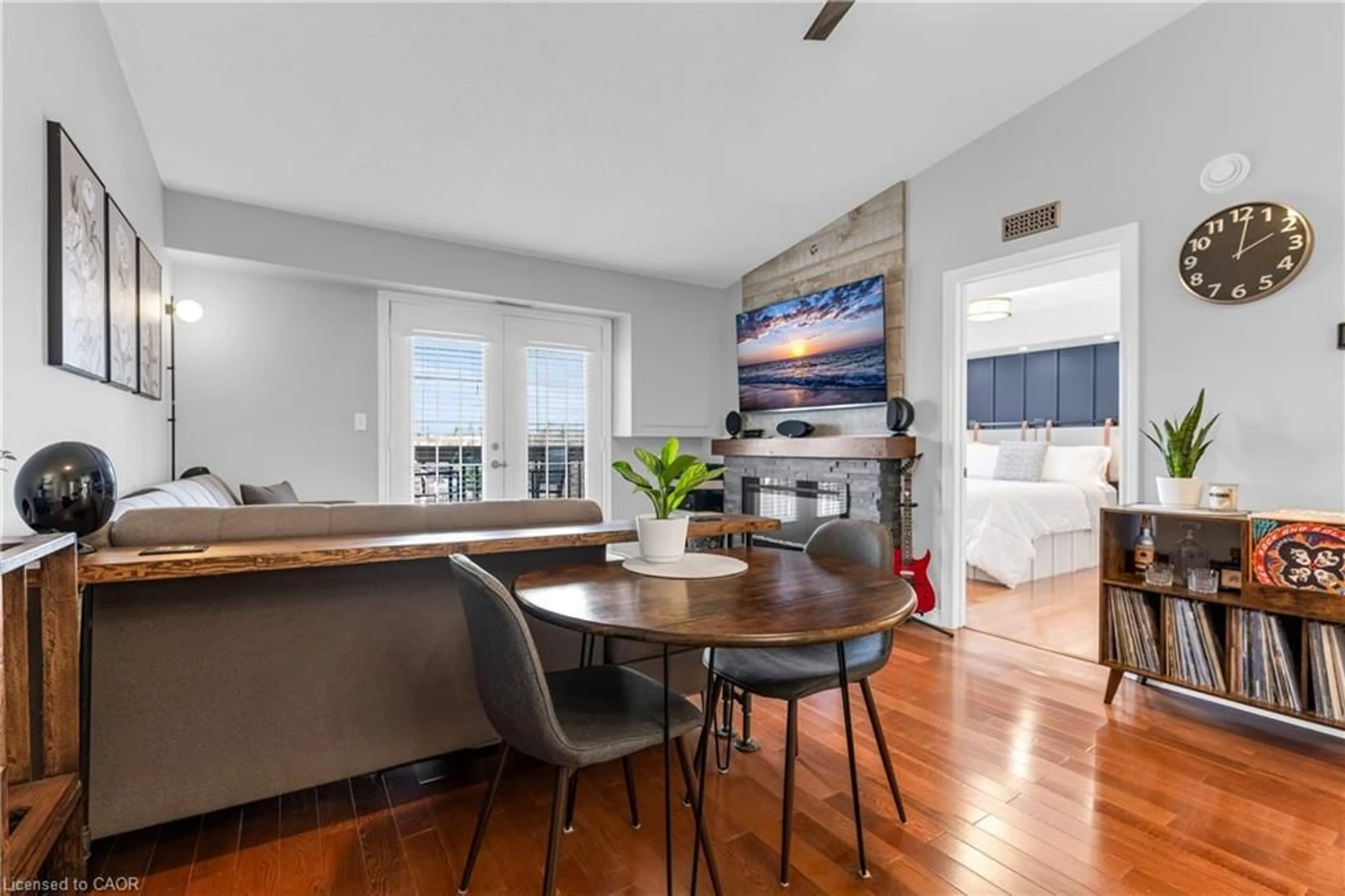 Open concept kitchen, wood/laminate floor for 4005 Kilmer Dr #410, Burlington Ontario L7M 4M2