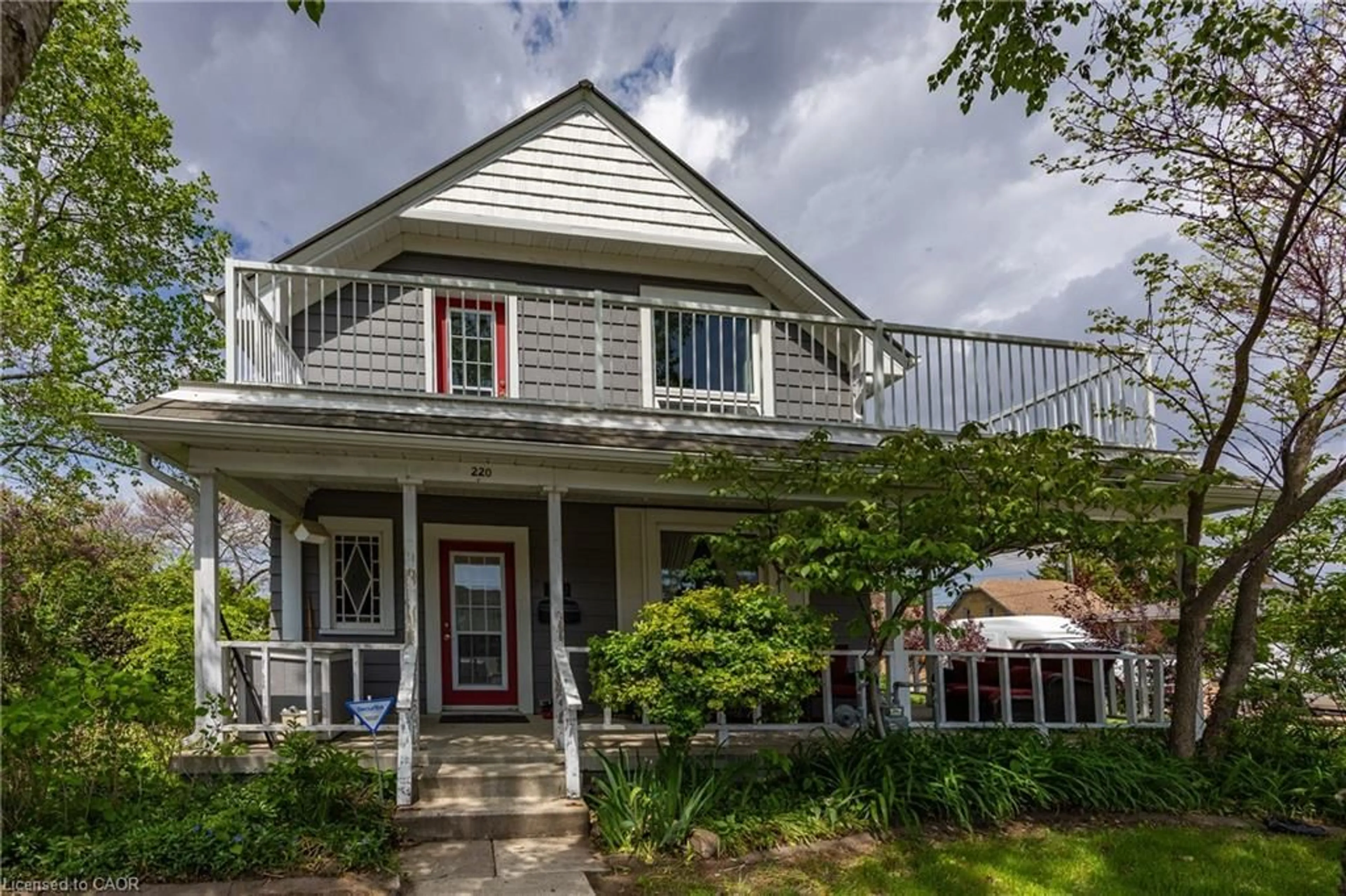 Home with vinyl exterior material, street for 220 Queen St, Delhi Ontario N4B 2K7
