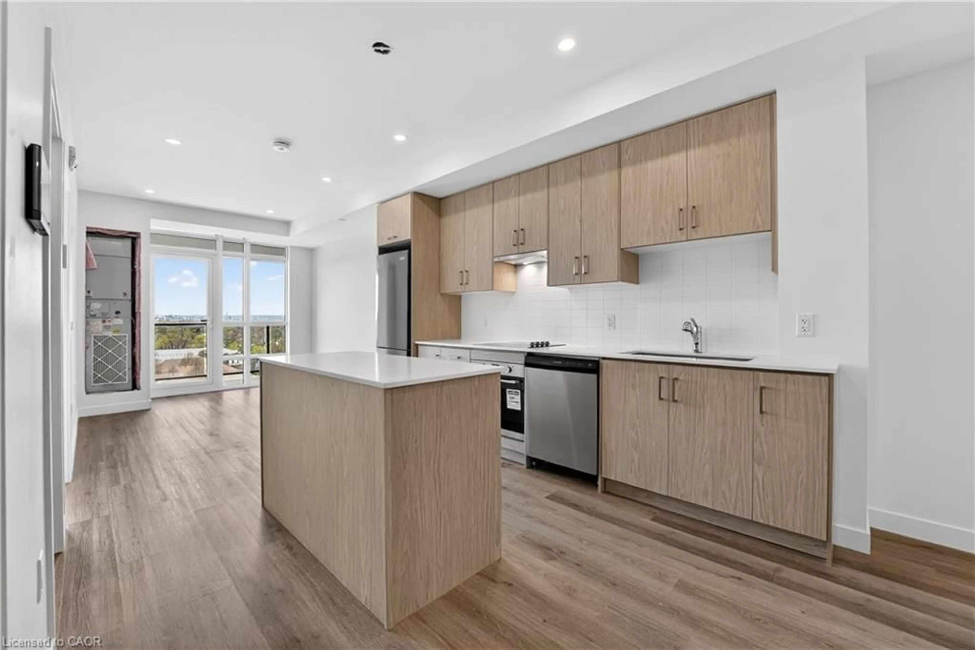 Open concept kitchen, unknown for 461 Green Rd #901, Stoney Creek Ontario L8E 0L5