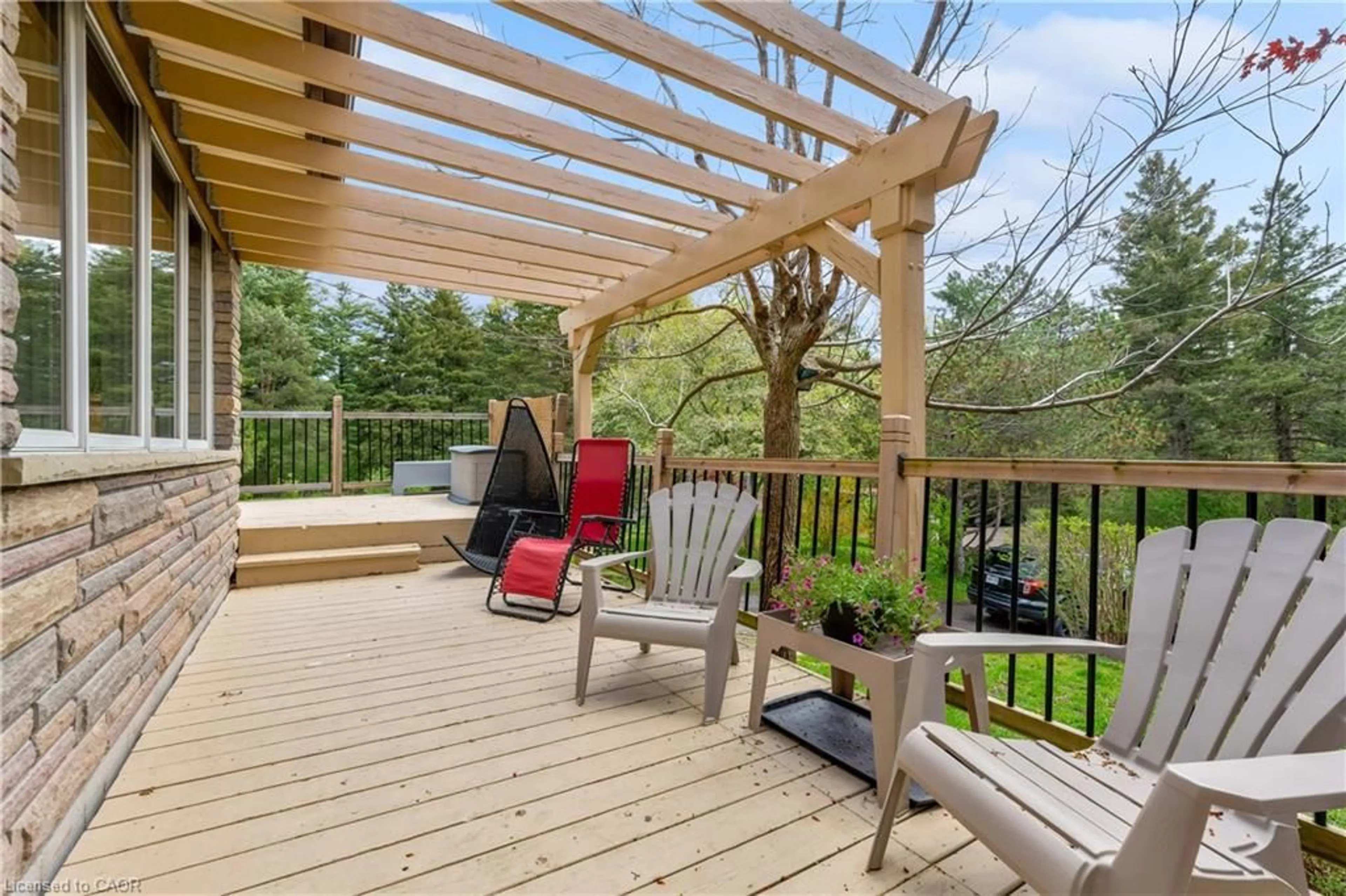 Patio, unknown for 569 Crane Crt, Burlington Ontario L7P 4Y8
