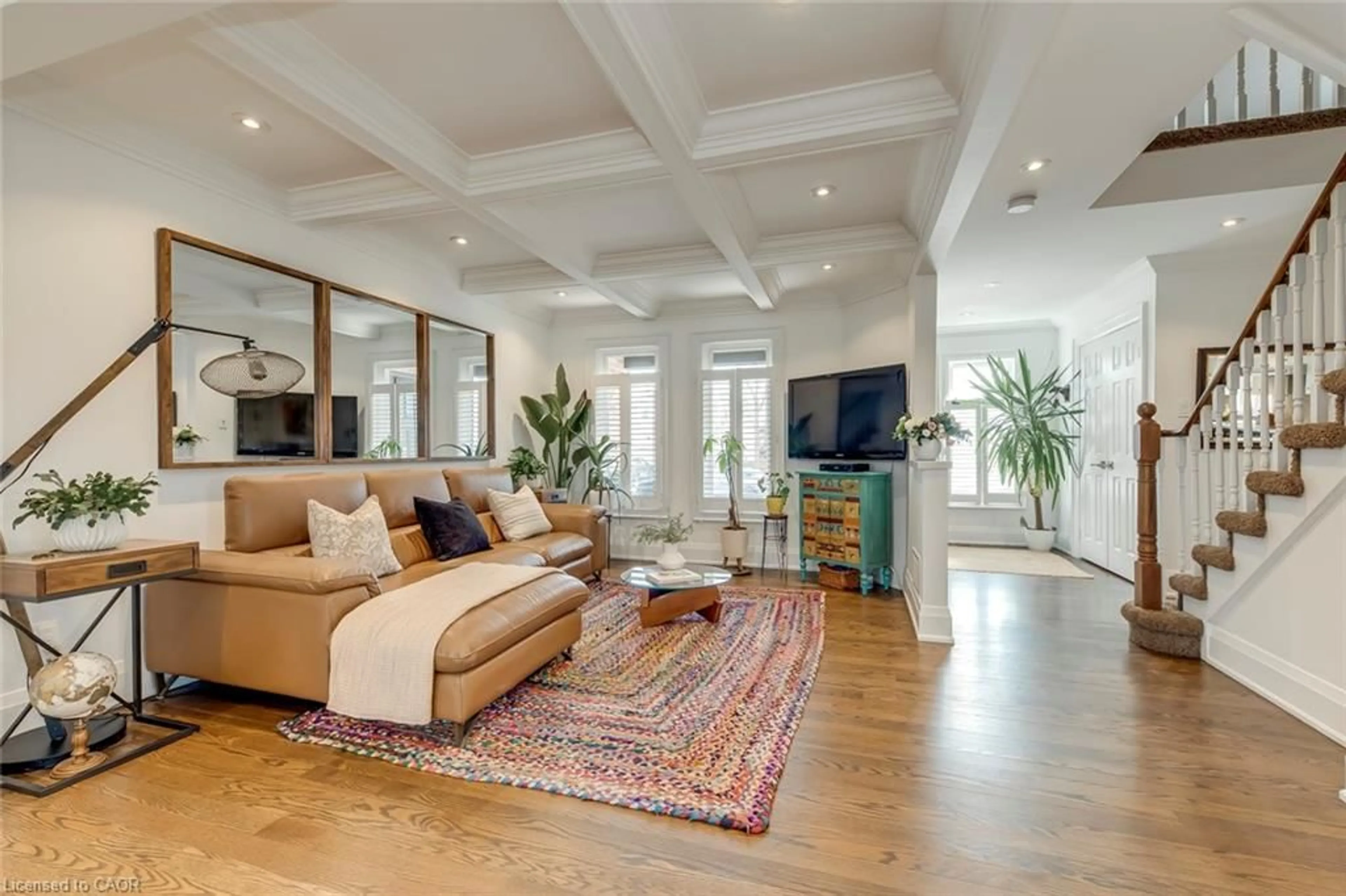 Living room with furniture, unknown for 3311 Springvale Crt, Burlington Ontario L7M 3Y6