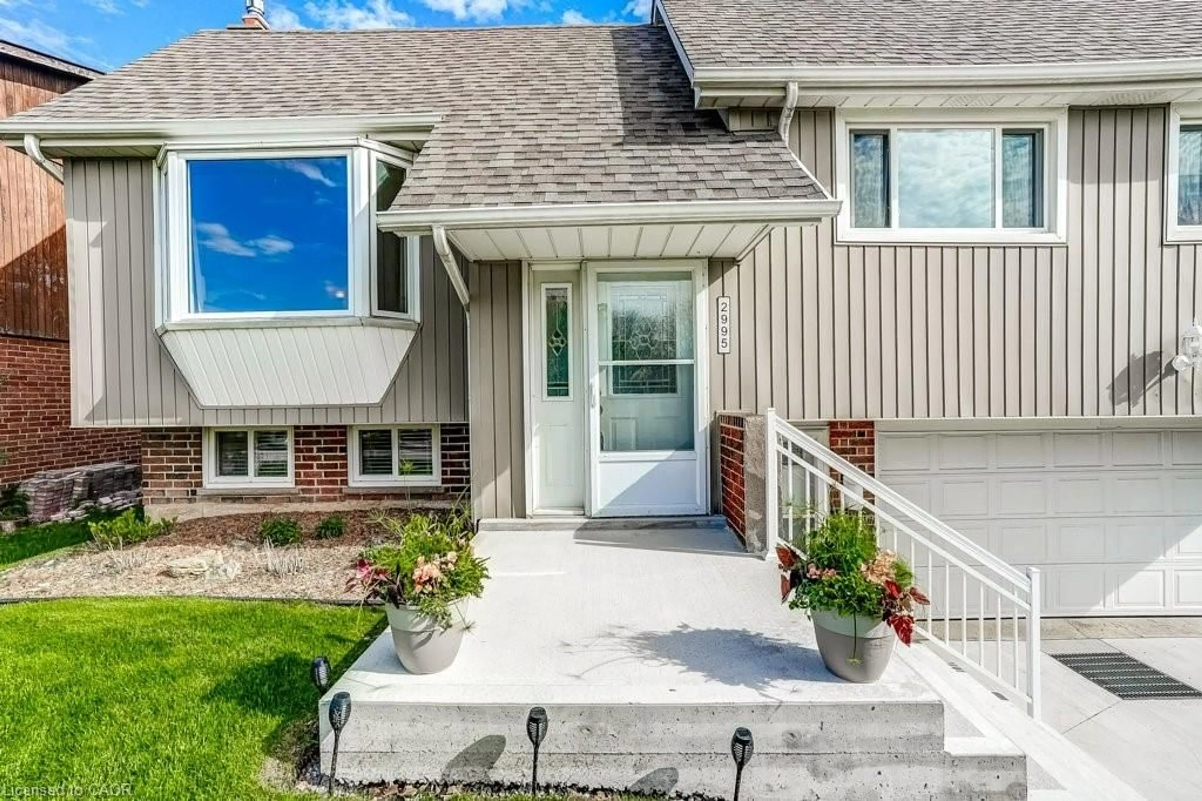 Home with vinyl exterior material, street for 2995 Saint Malo Cir, Mississauga Ontario L5N 1T1