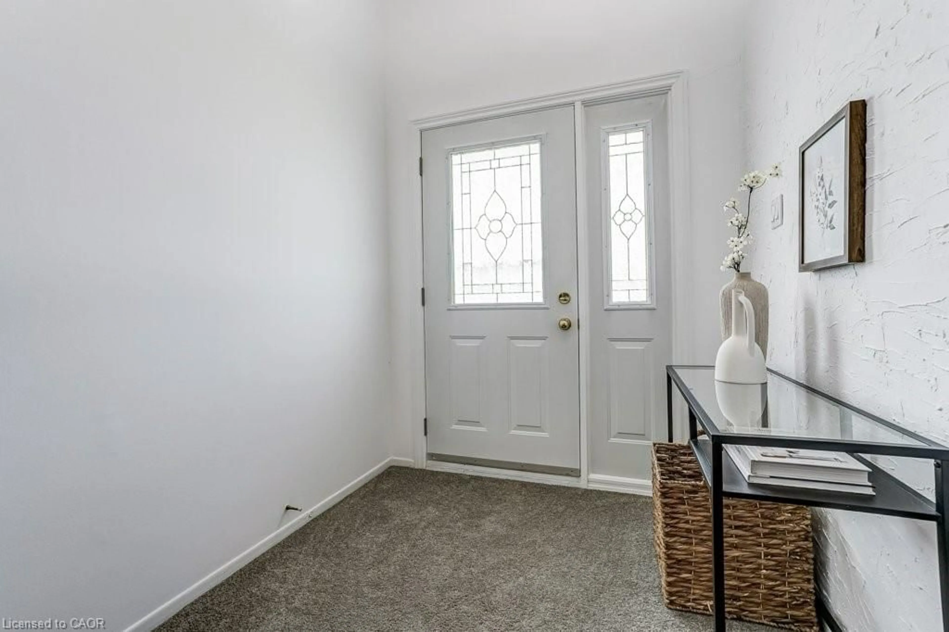 Indoor entryway for 2995 Saint Malo Cir, Mississauga Ontario L5N 1T1