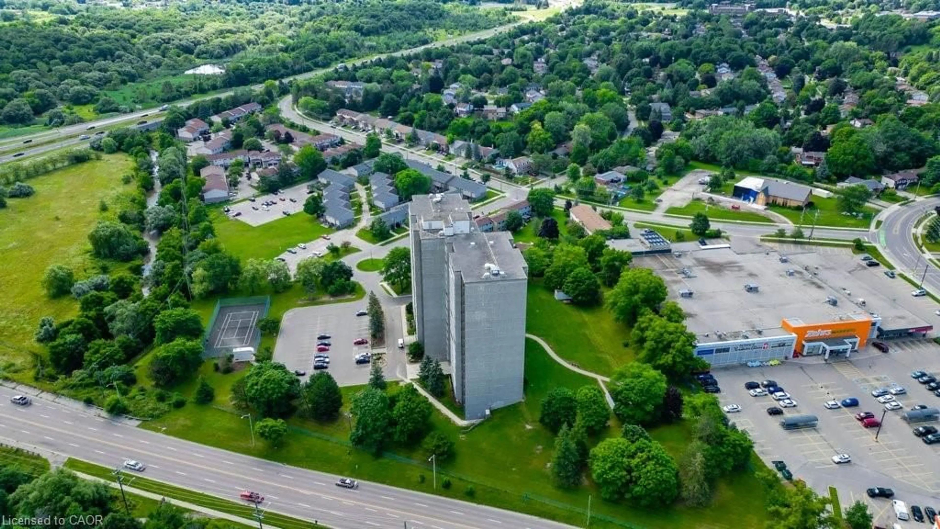 A pic from outside/outdoor area/front of a property/back of a property/a pic from drone, building for 225 Harvard Pl #1711, Waterloo Ontario N2N 1C3