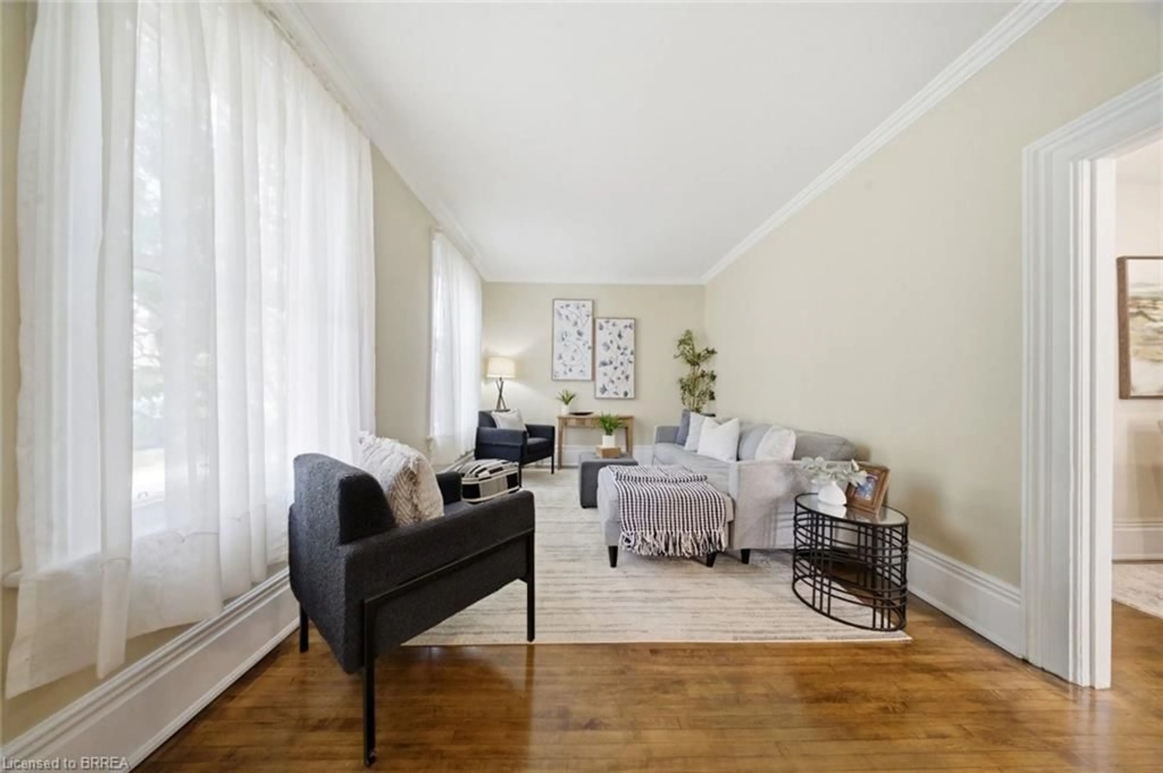 Living room with furniture, wood/laminate floor for 61 William St, Brantford Ontario N3T 3K6