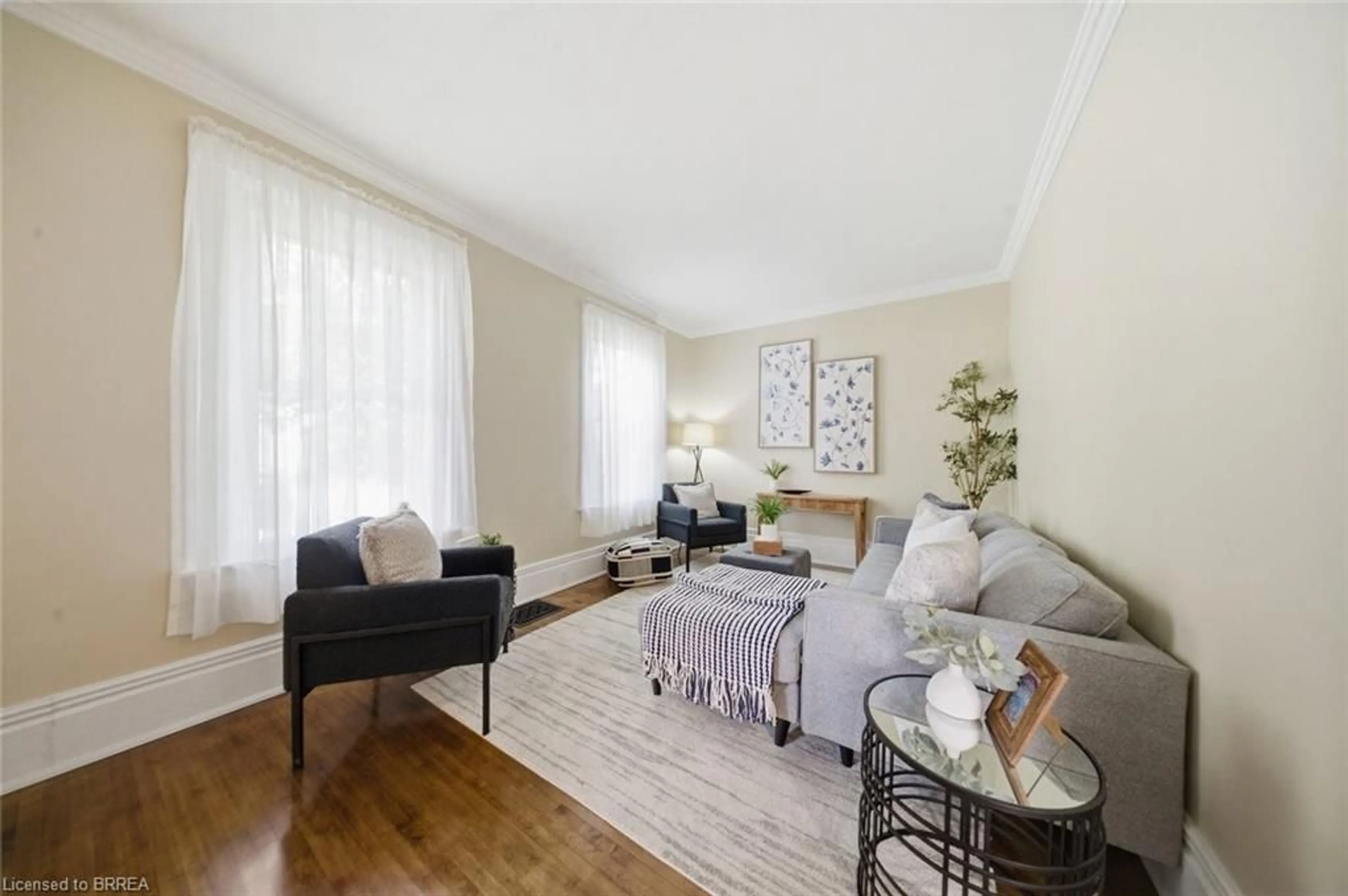 Living room with furniture, wood/laminate floor for 61 William St, Brantford Ontario N3T 3K6