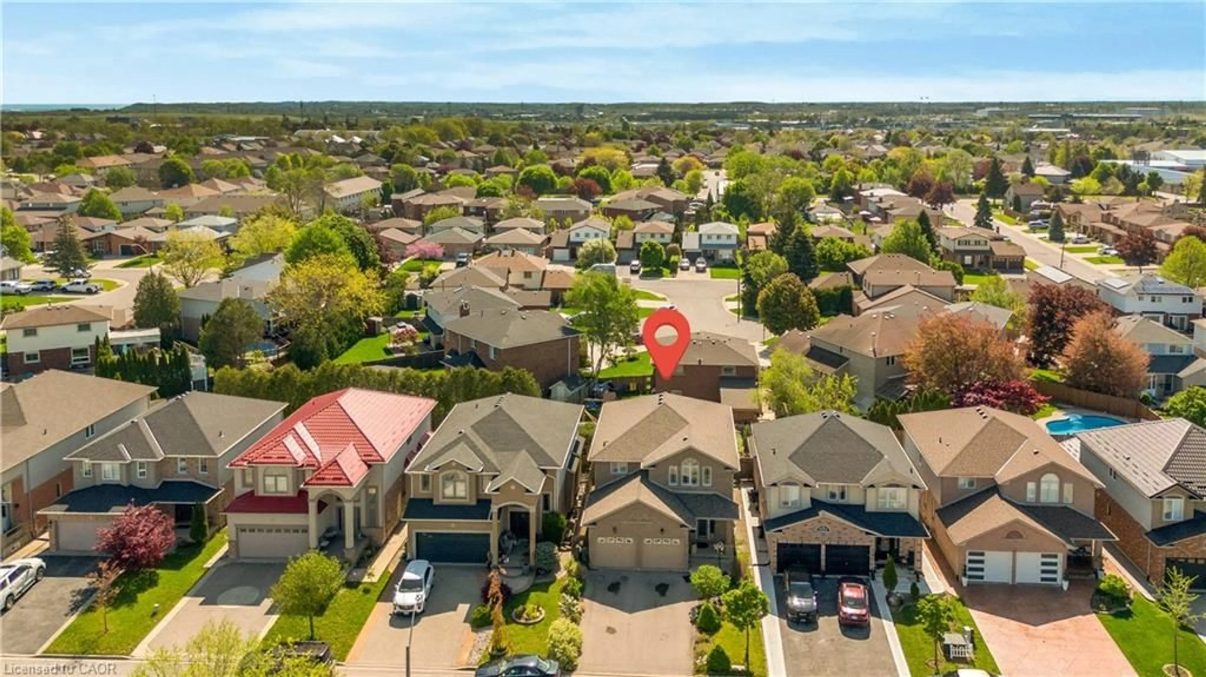 A pic from outside/outdoor area/front of a property/back of a property/a pic from drone, street for 115 Erika Cres, Hamilton Ontario L8W 3W2