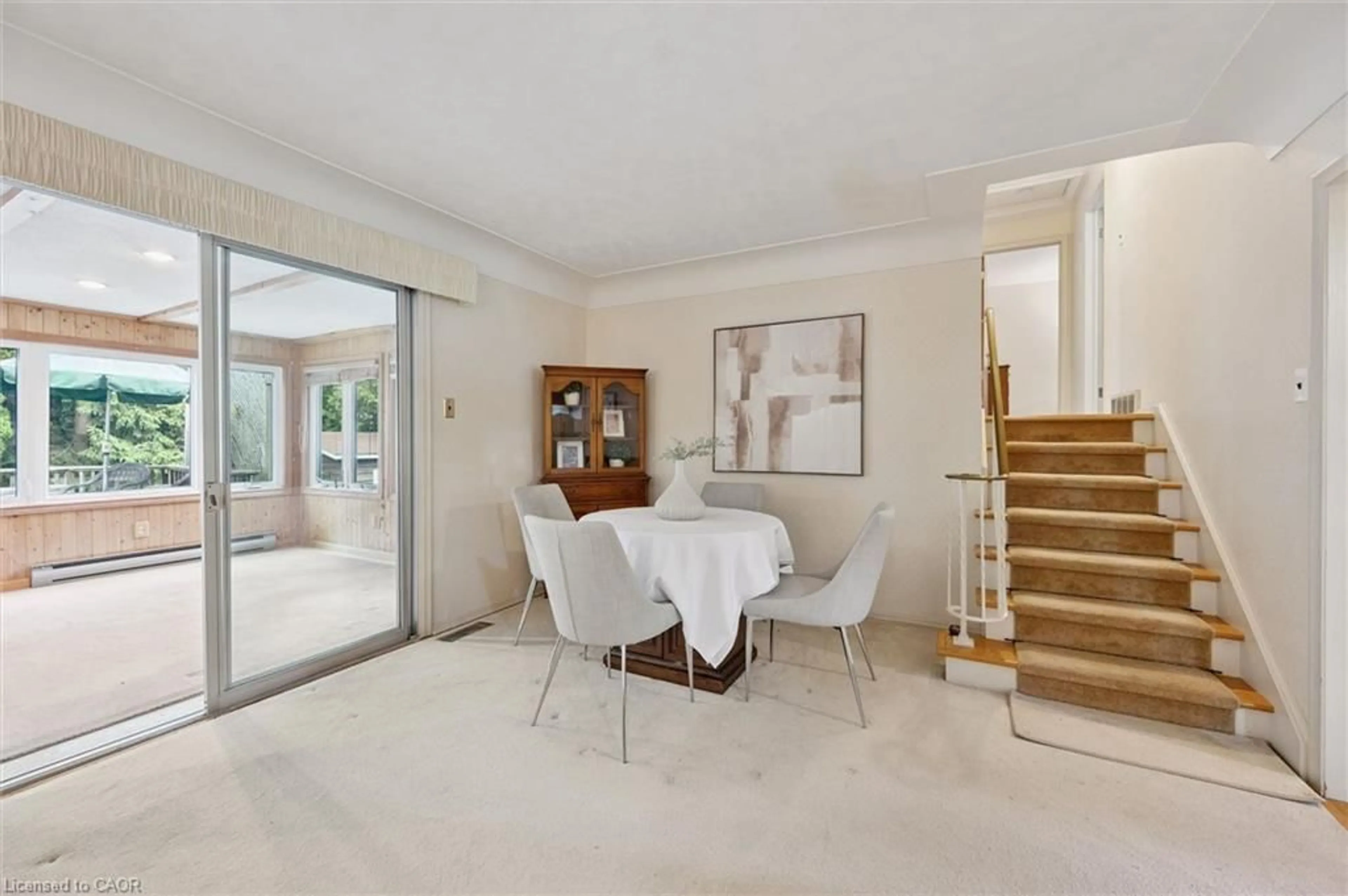 Dining room, ceramic/tile floor for 40 Grant St, Cambridge Ontario N1S 1C1