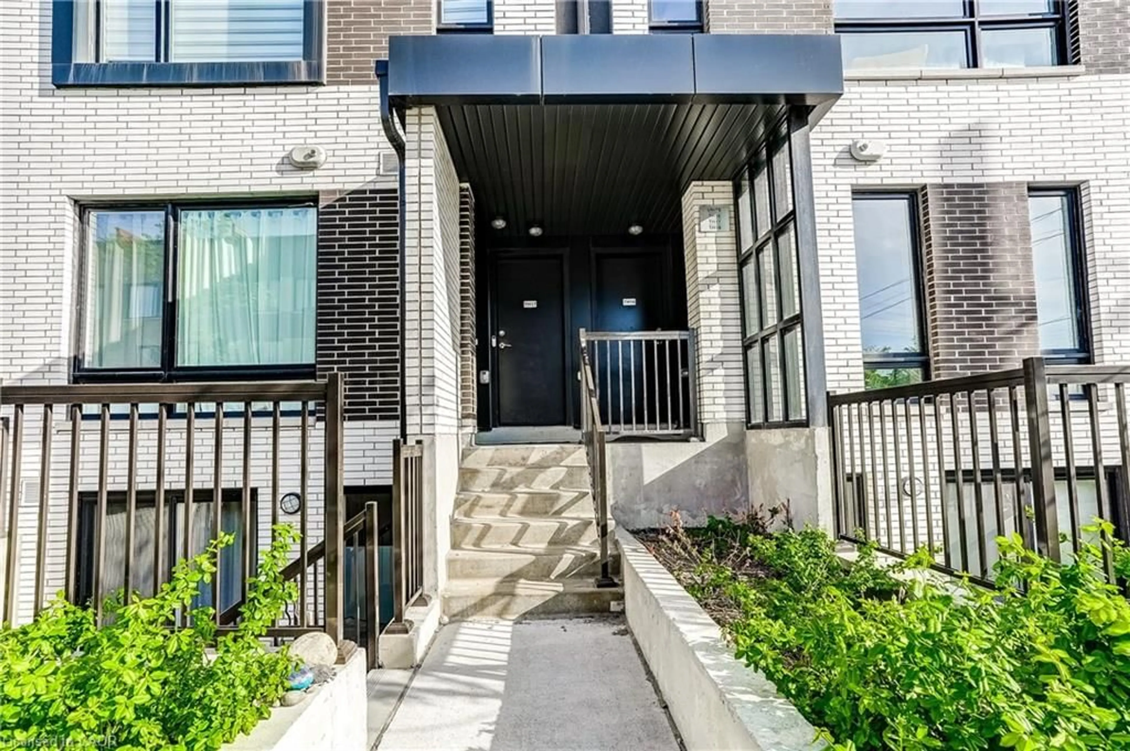 Unknown for 40 Ed Clark Gardens Gdns #TH16, Toronto Ontario M6N 0B5