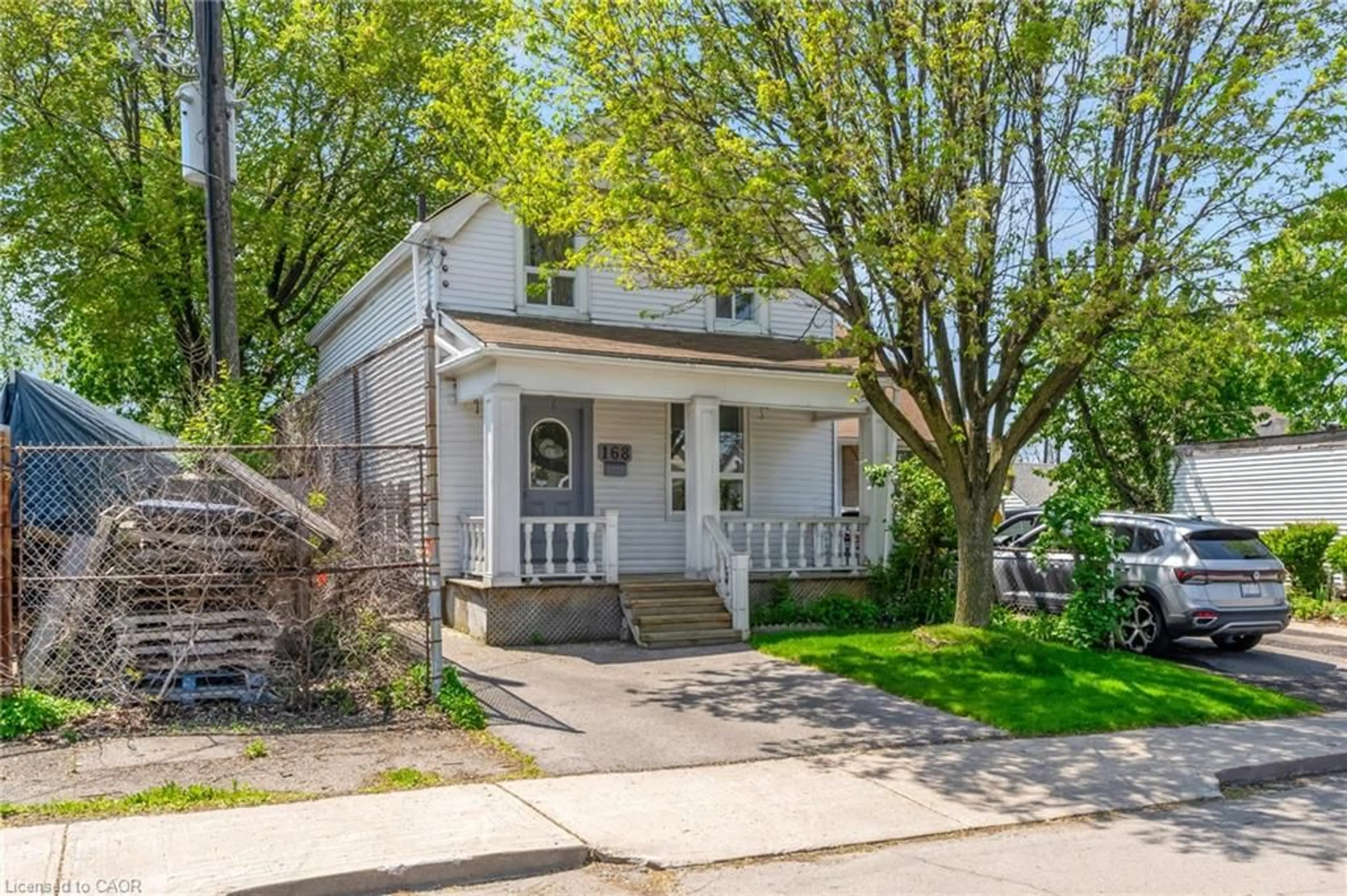 Home with vinyl exterior material, street for 168 Britannia Ave, Hamilton Ontario L8H 1X5