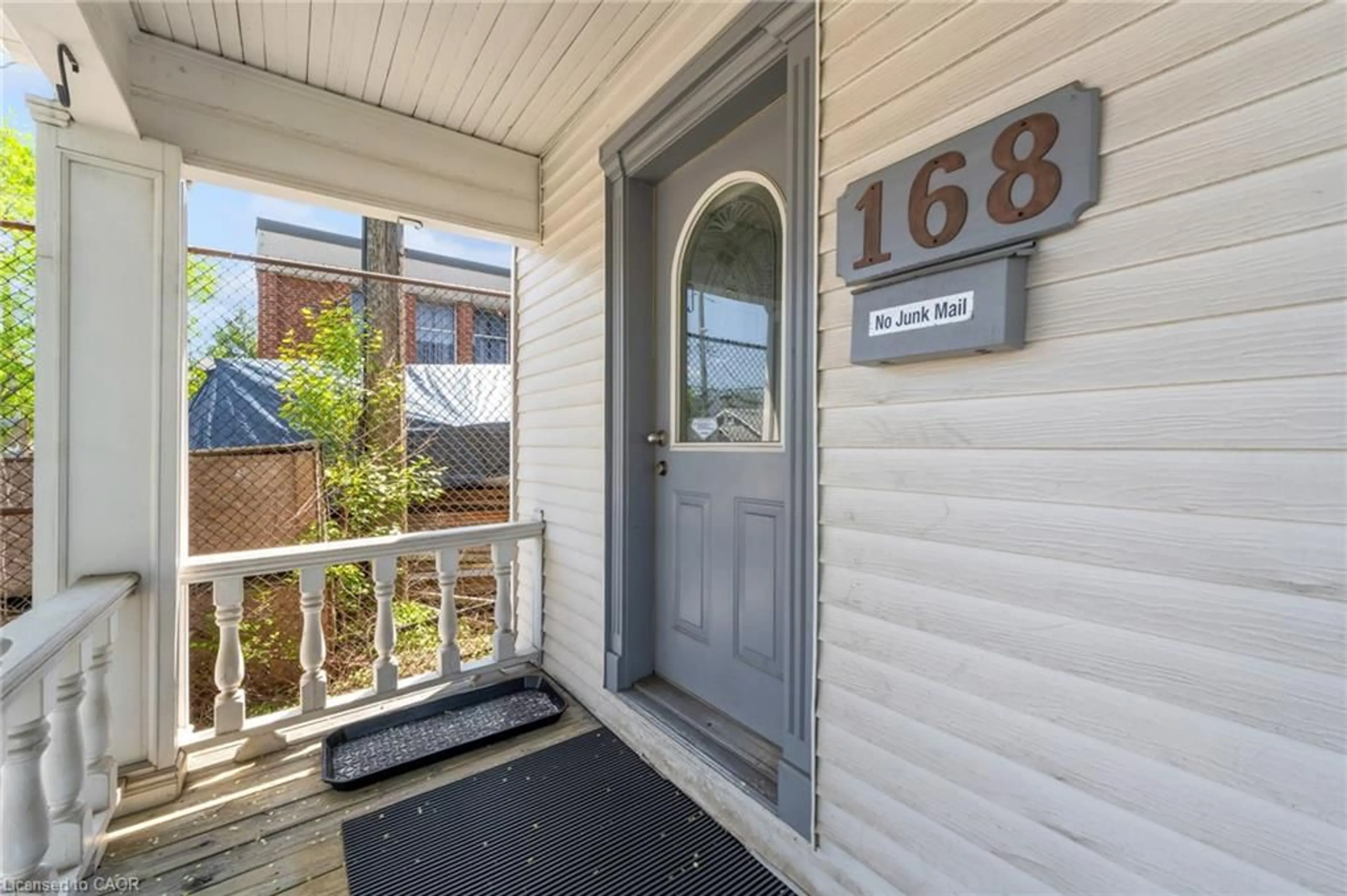 Indoor entryway for 168 Britannia Ave, Hamilton Ontario L8H 1X5