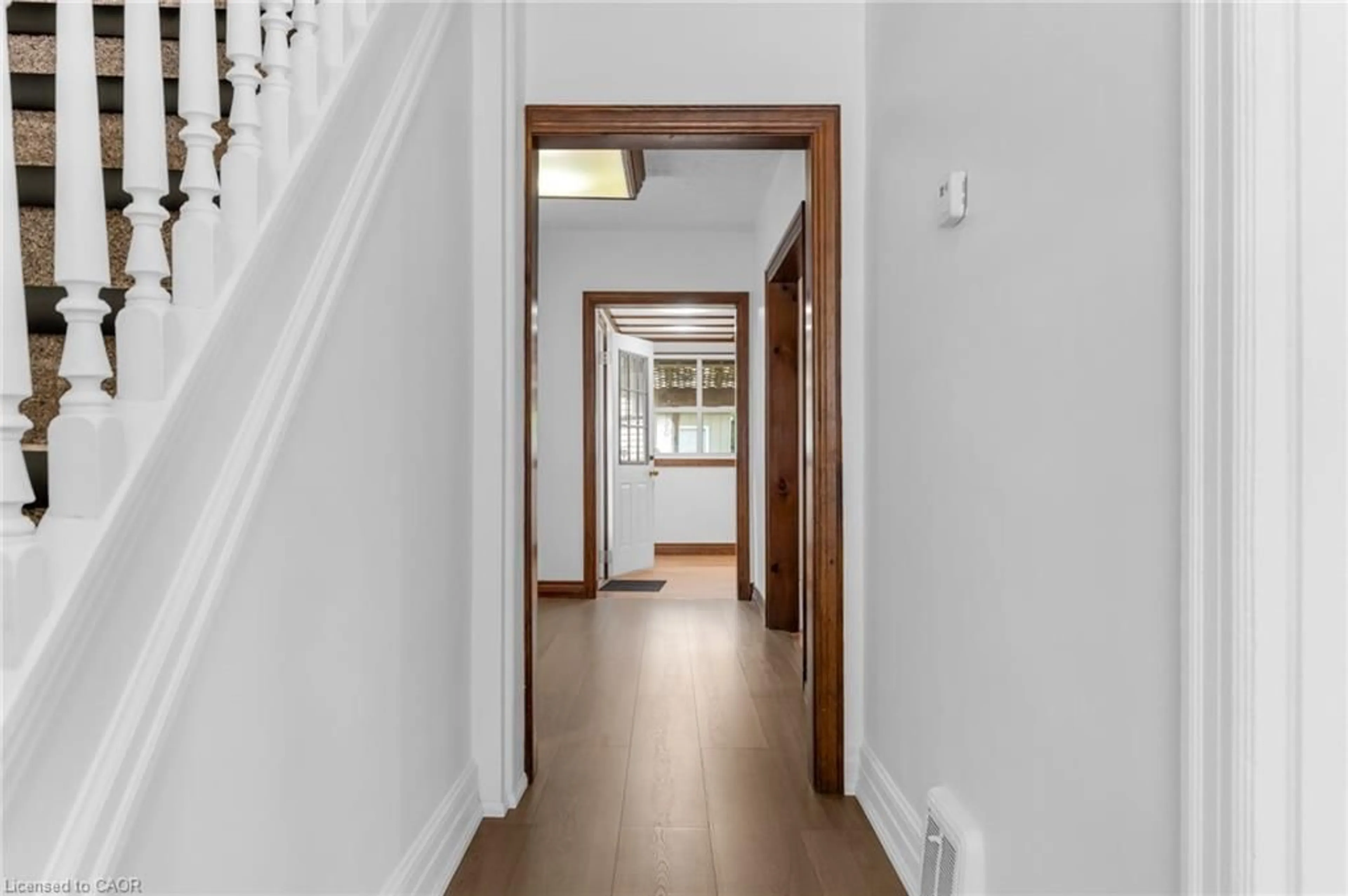 Indoor foyer for 168 Britannia Ave, Hamilton Ontario L8H 1X5