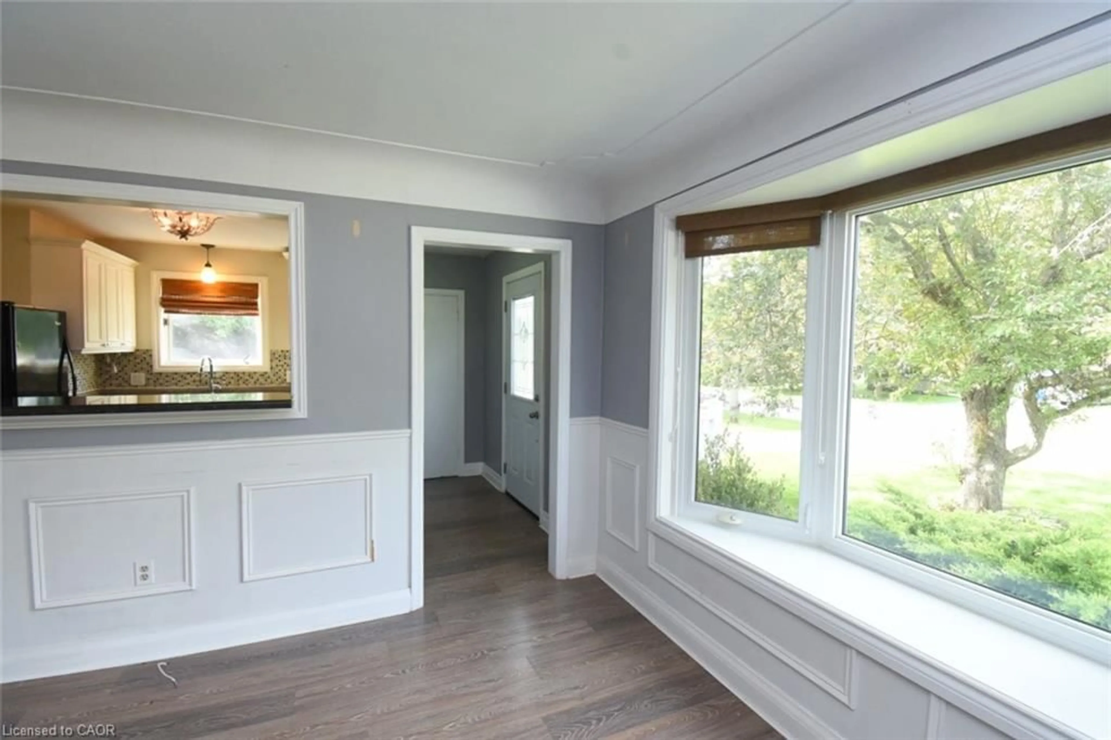 A pic of a room for 945 Glen View Ave, Burlington Ontario L7T 3Y7