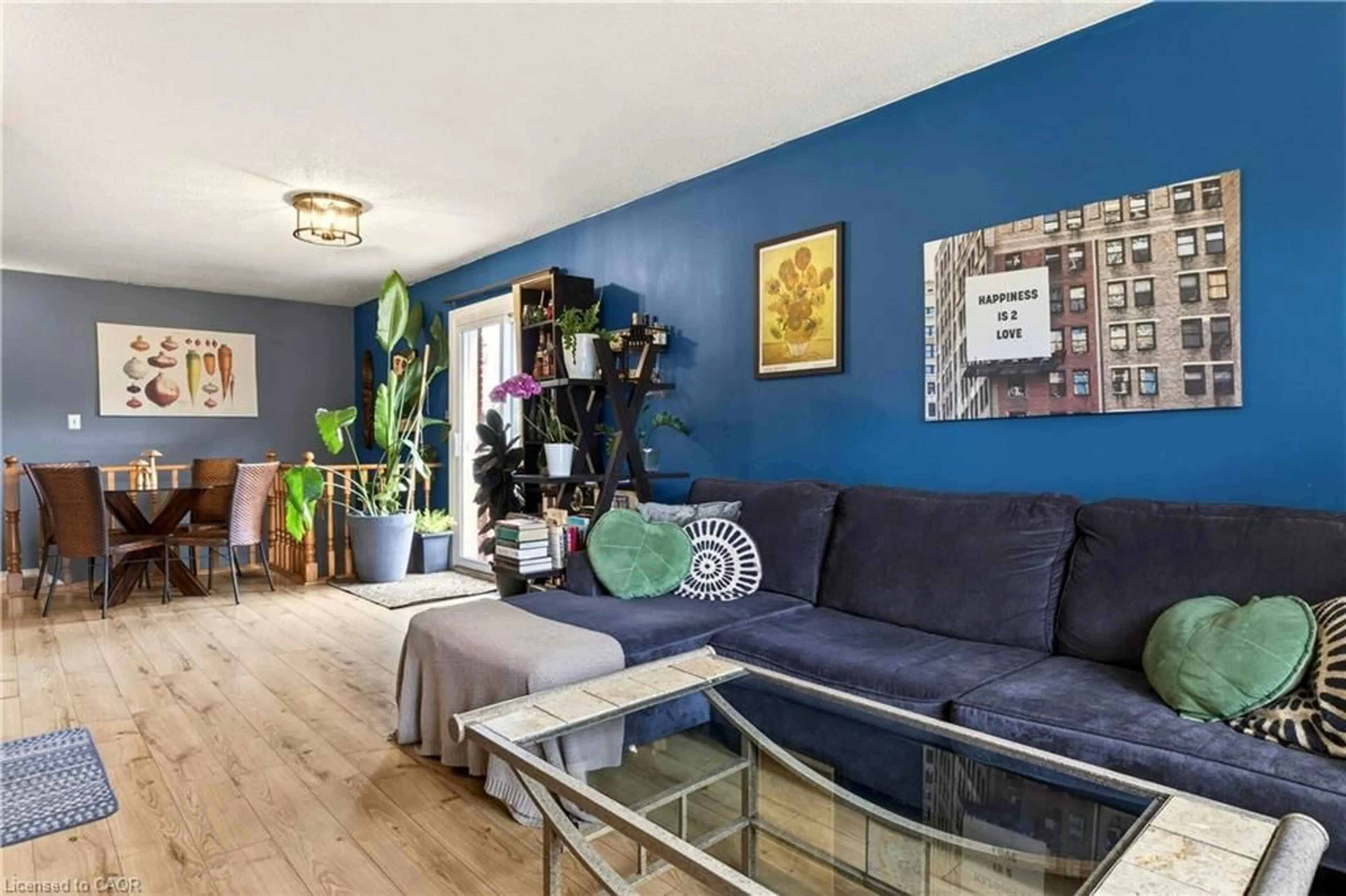 Living room with furniture, wood/laminate floor for 31 Kinross St #1, Caledonia Ontario N3W 1J7