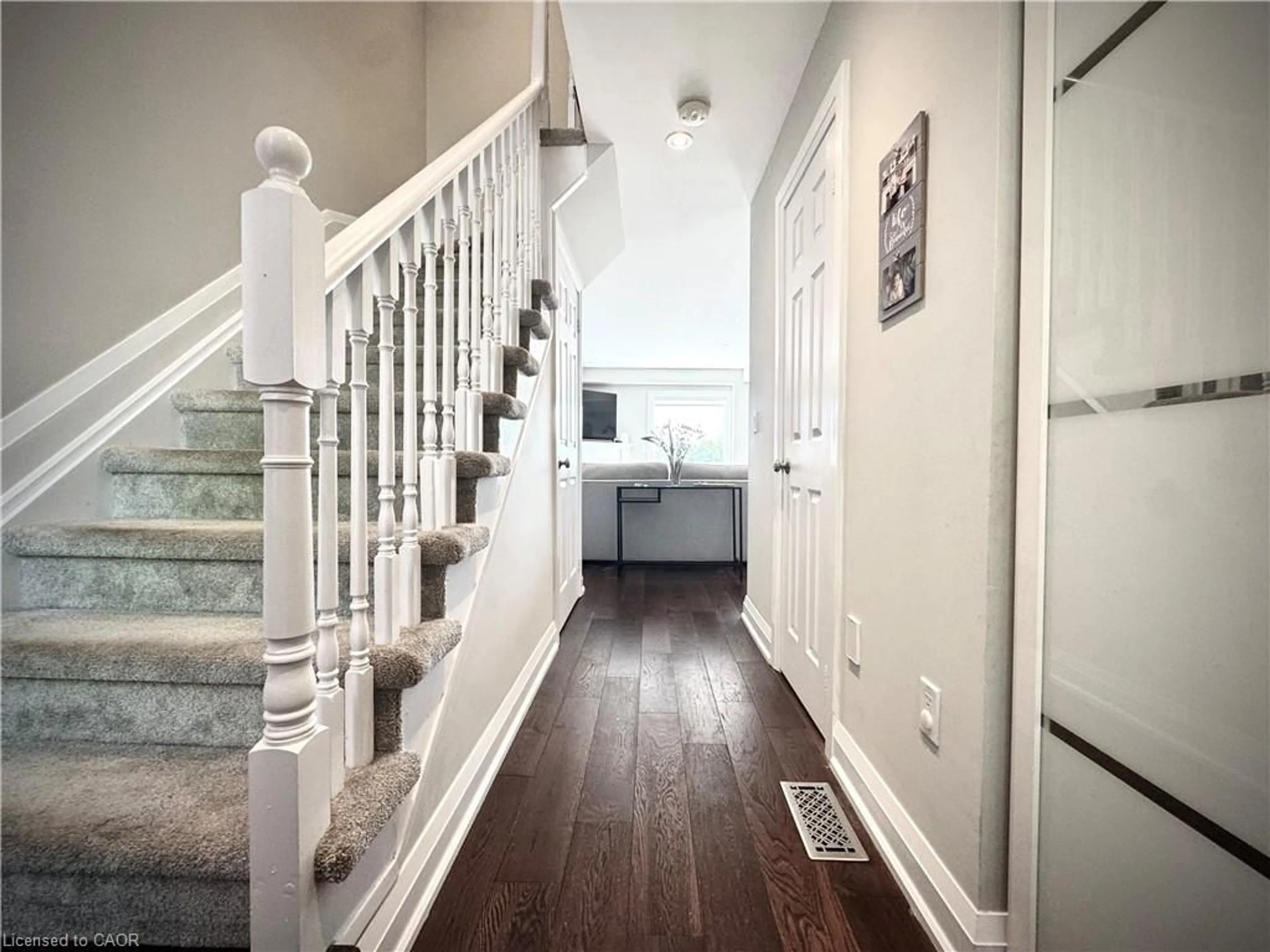 Indoor entryway for 2871 Darien Rd #30, Burlington Ontario L7M 4R6