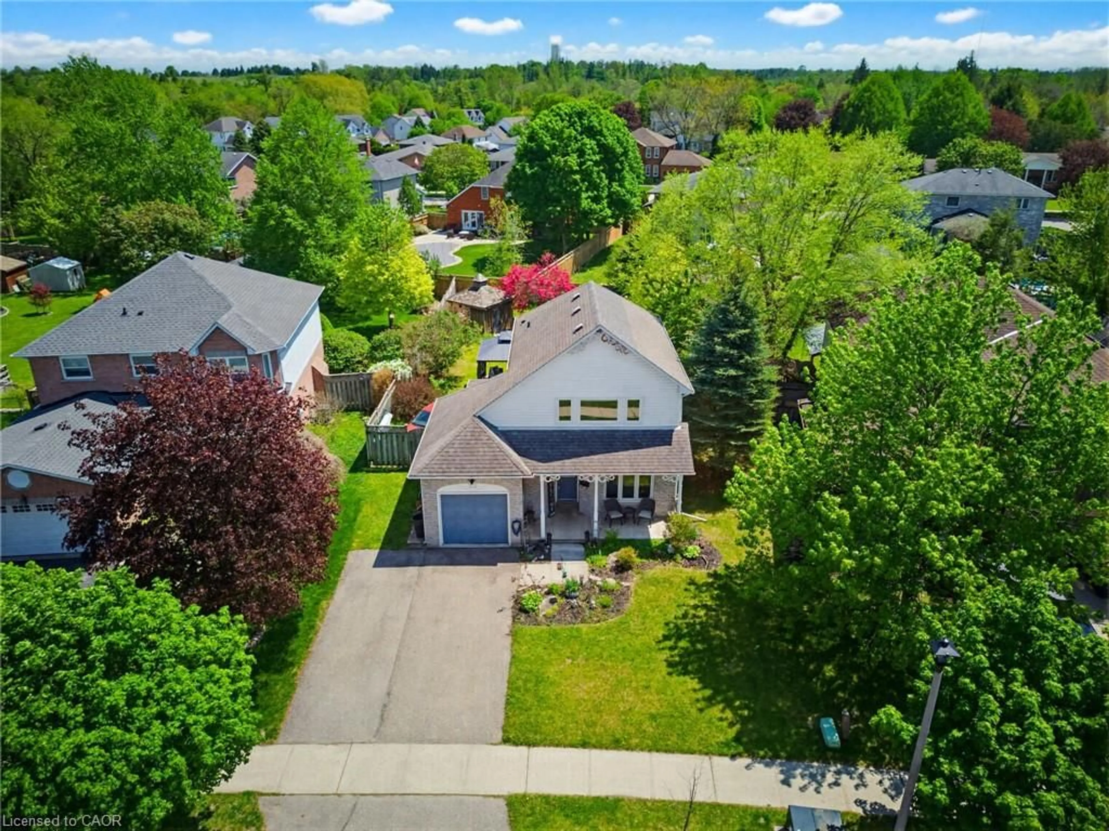 A pic from outside/outdoor area/front of a property/back of a property/a pic from drone, street for 219 Inglis St, Ayr Ontario N0B 1E0
