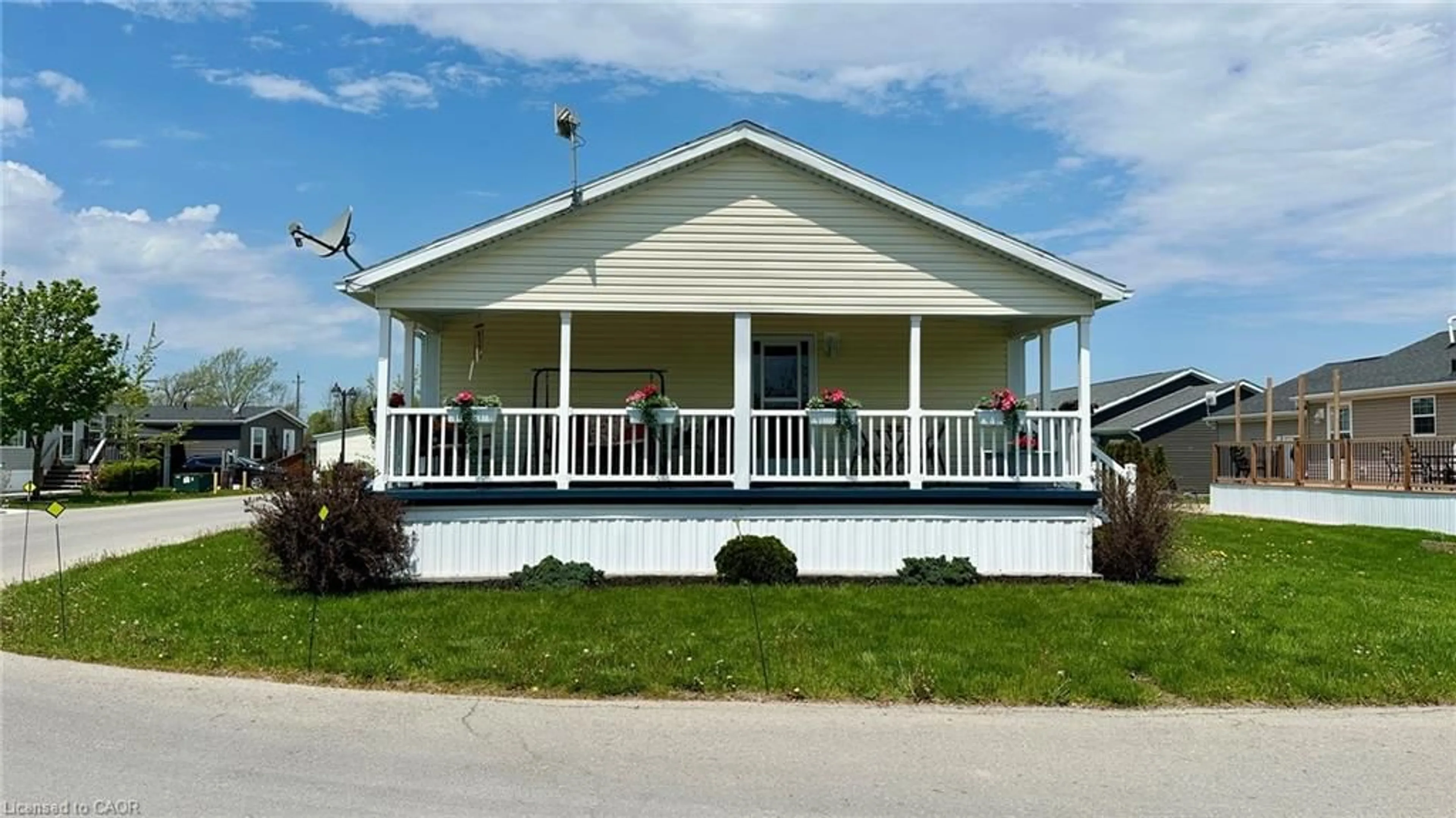 Home with vinyl exterior material, unknown for 4 Cricklewood Cres, Selkirk Ontario N0A 1L0