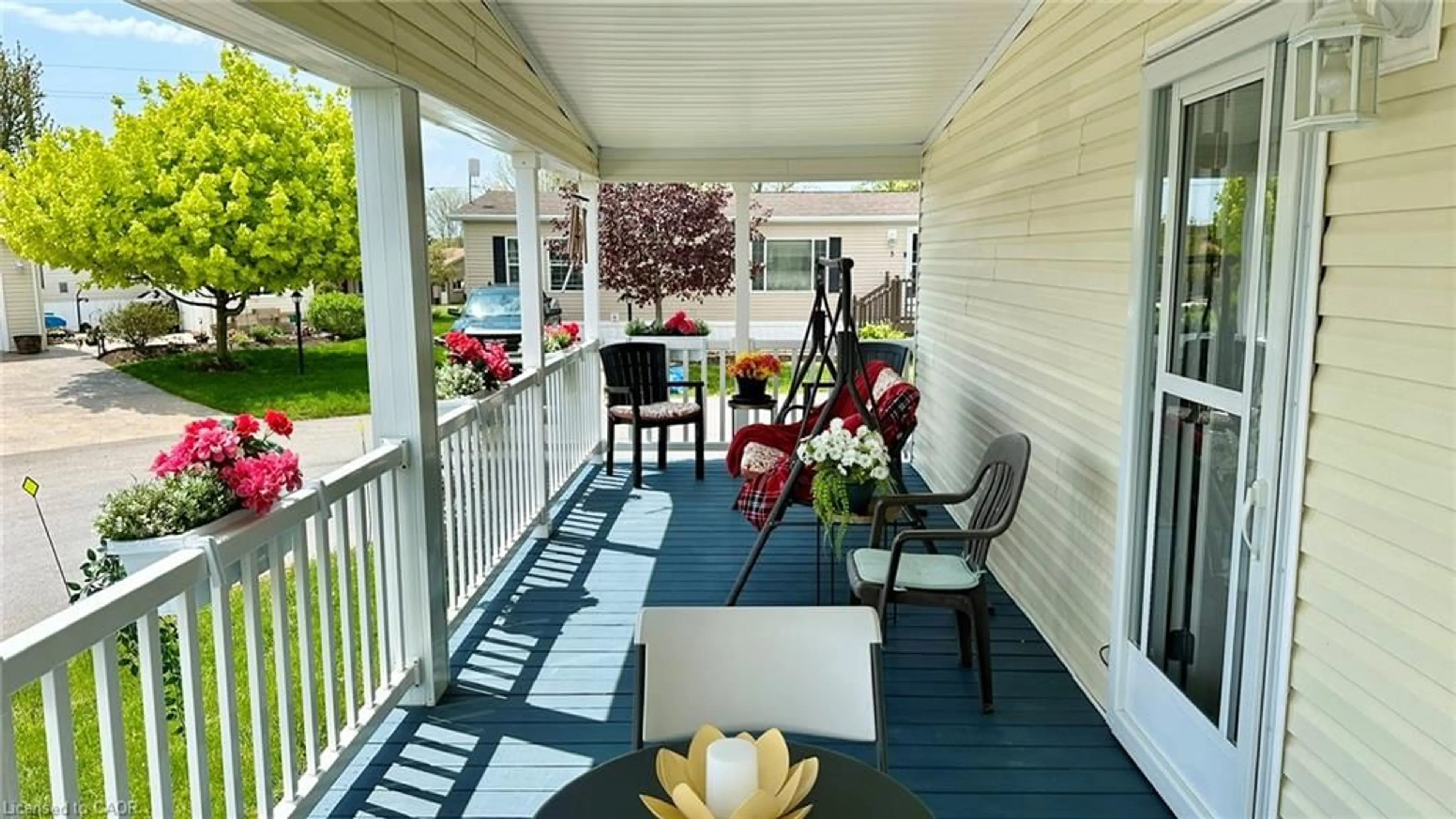 Patio, street for 4 Cricklewood Cres, Selkirk Ontario N0A 1L0