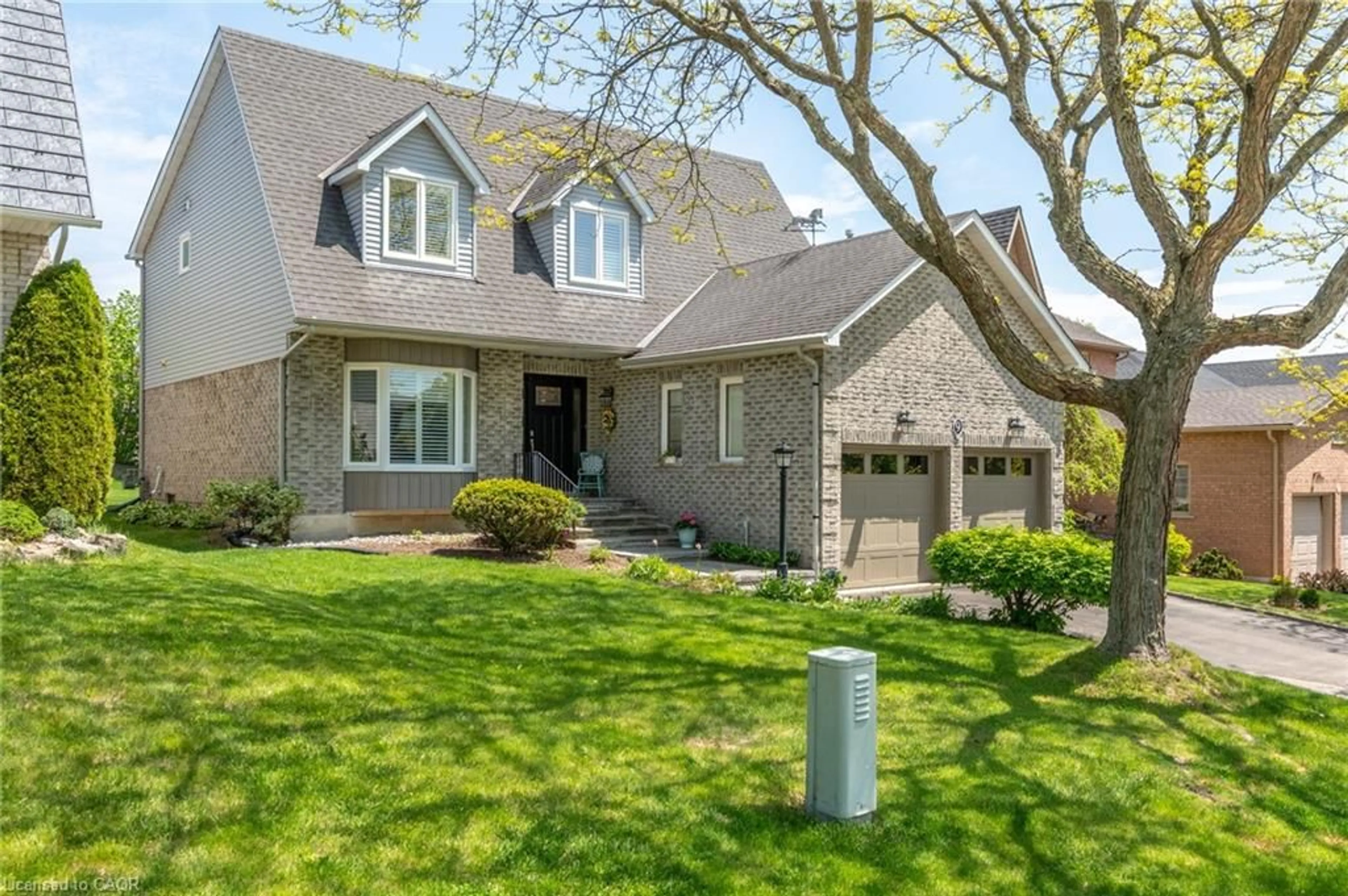 Home with brick exterior material, street for 9 Golfview Cres, Dundas Ontario L9H 6V7