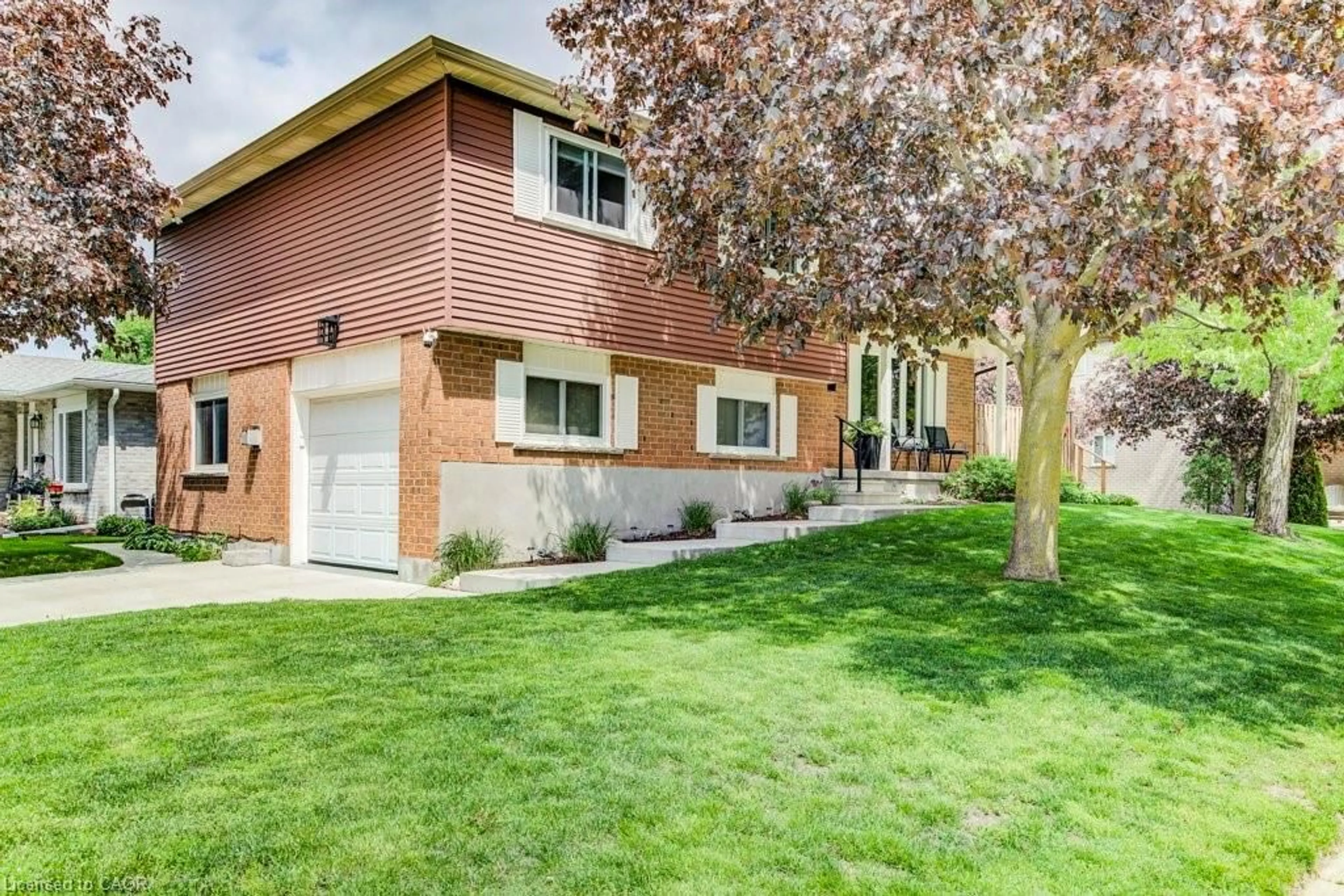 Home with brick exterior material, street for 351 Auburn Dr, Waterloo Ontario N2K 3K8