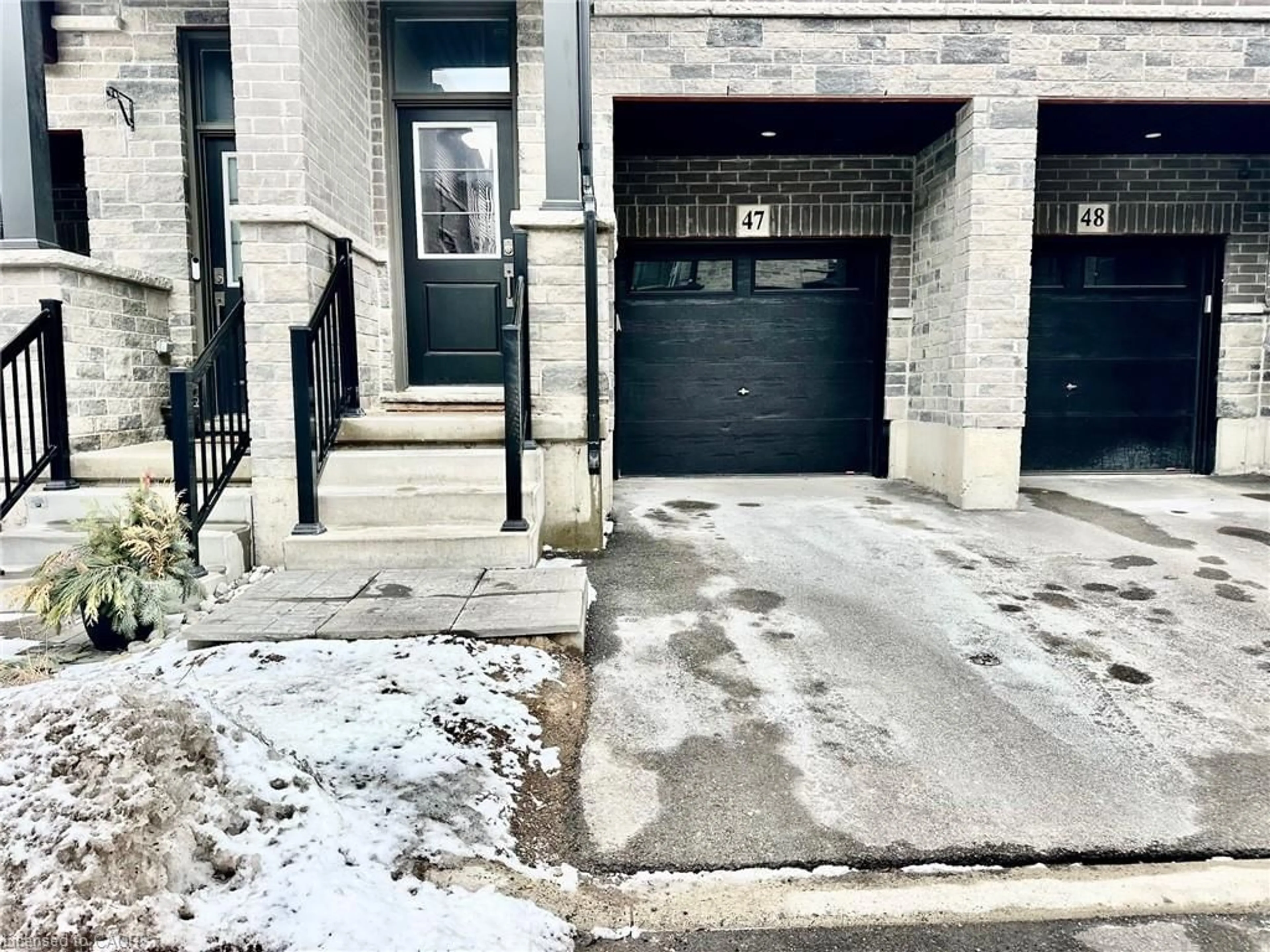 Indoor entryway for 5000 Connor Dr #47, Beamsville Ontario L3J 0T4