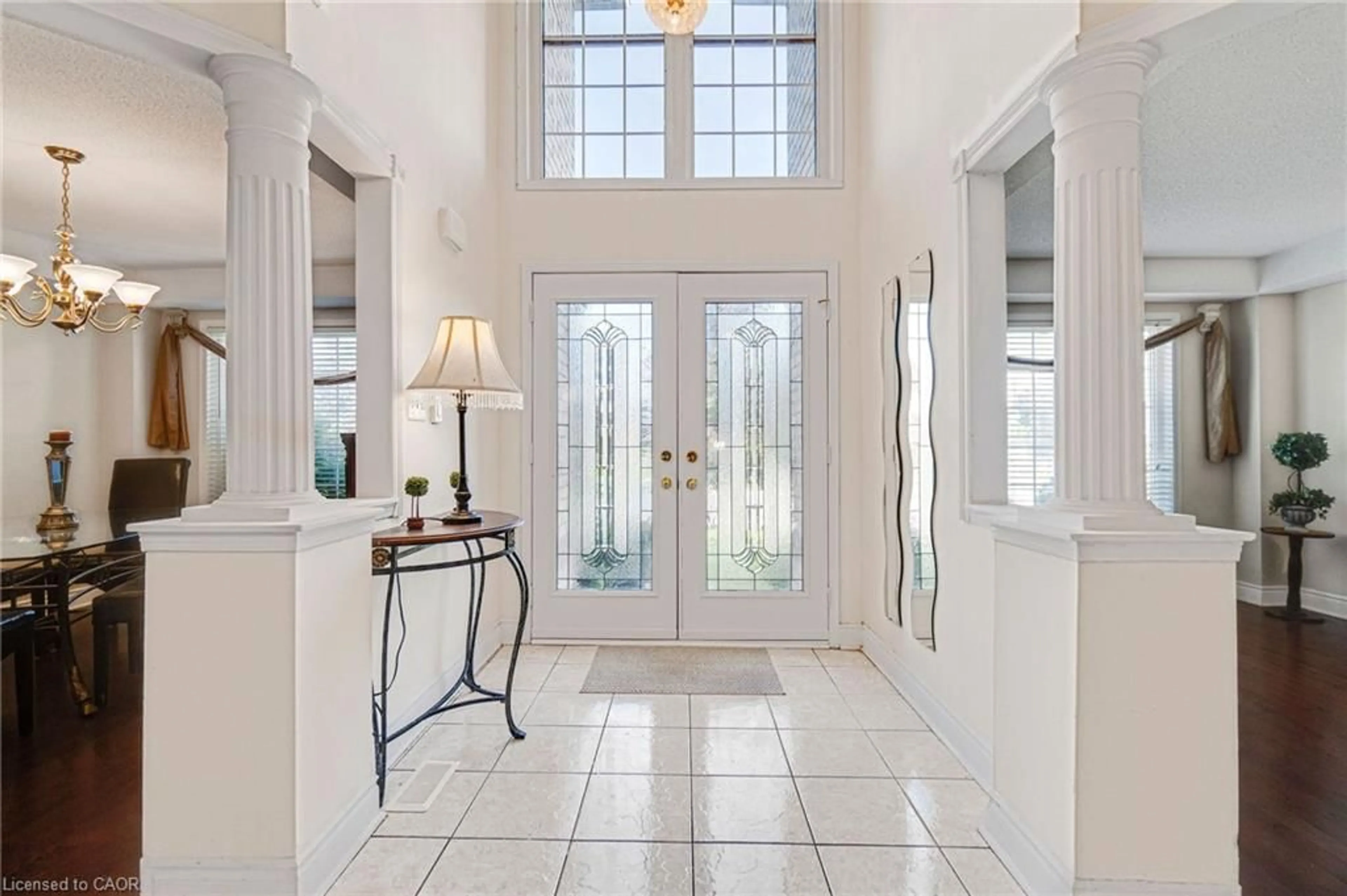 Indoor entryway for 7419 Black Walnut Trail, Mississauga Ontario L5N 8A4