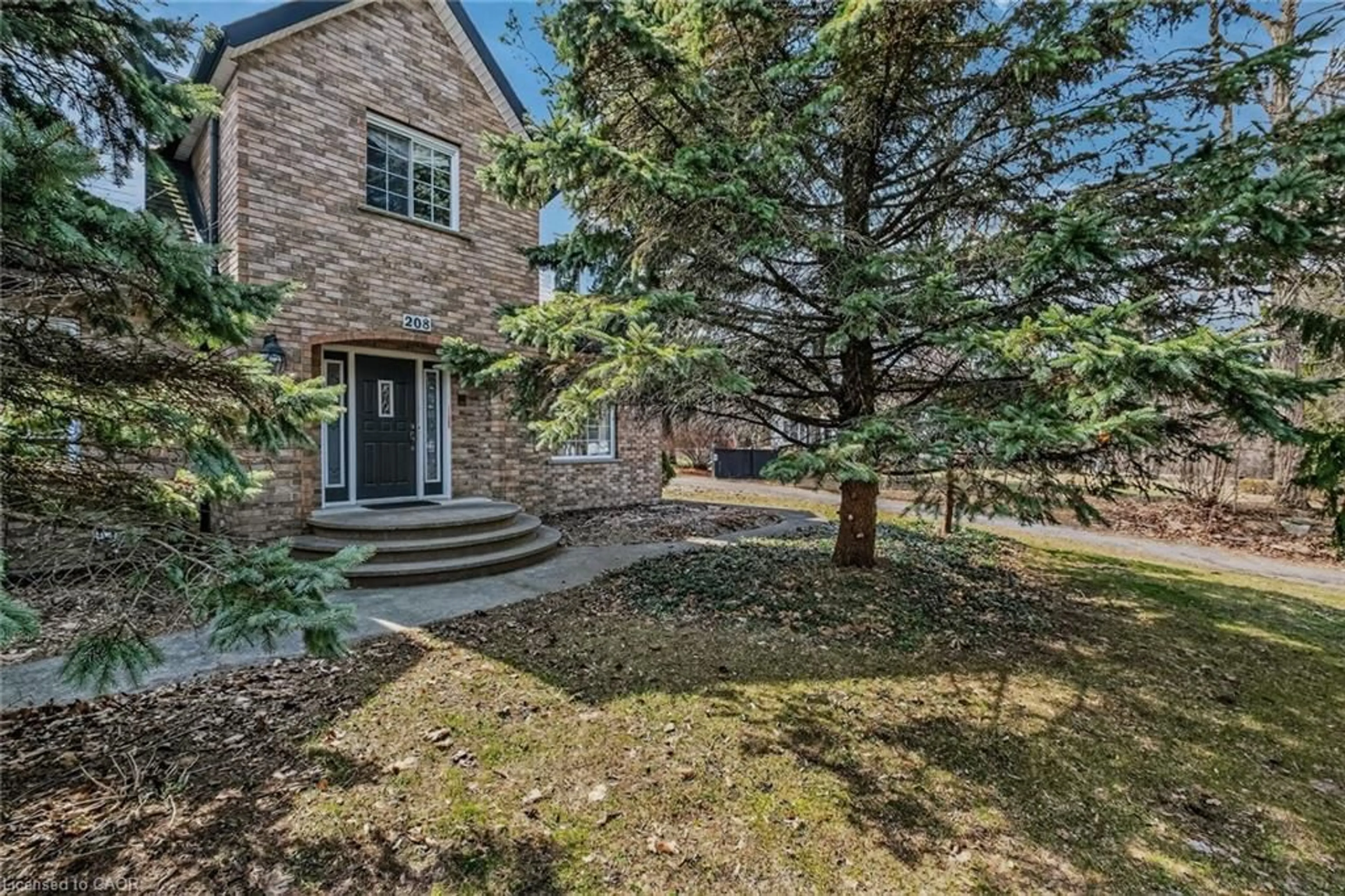 Home with brick exterior material, street for 208 Victoria St, Simcoe Ontario N3Y 4K2