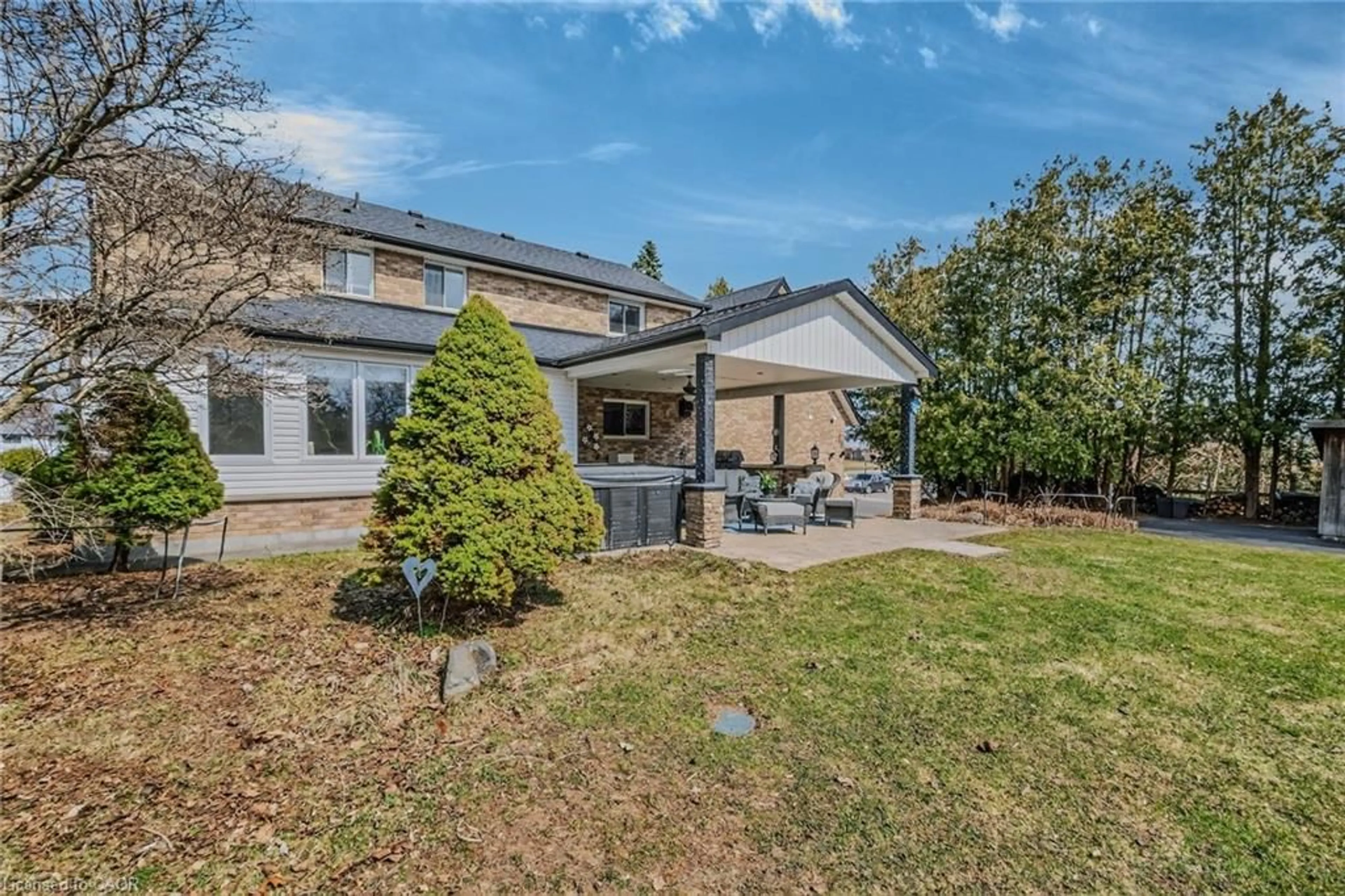 Patio, street for 208 Victoria St, Simcoe Ontario N3Y 4K2