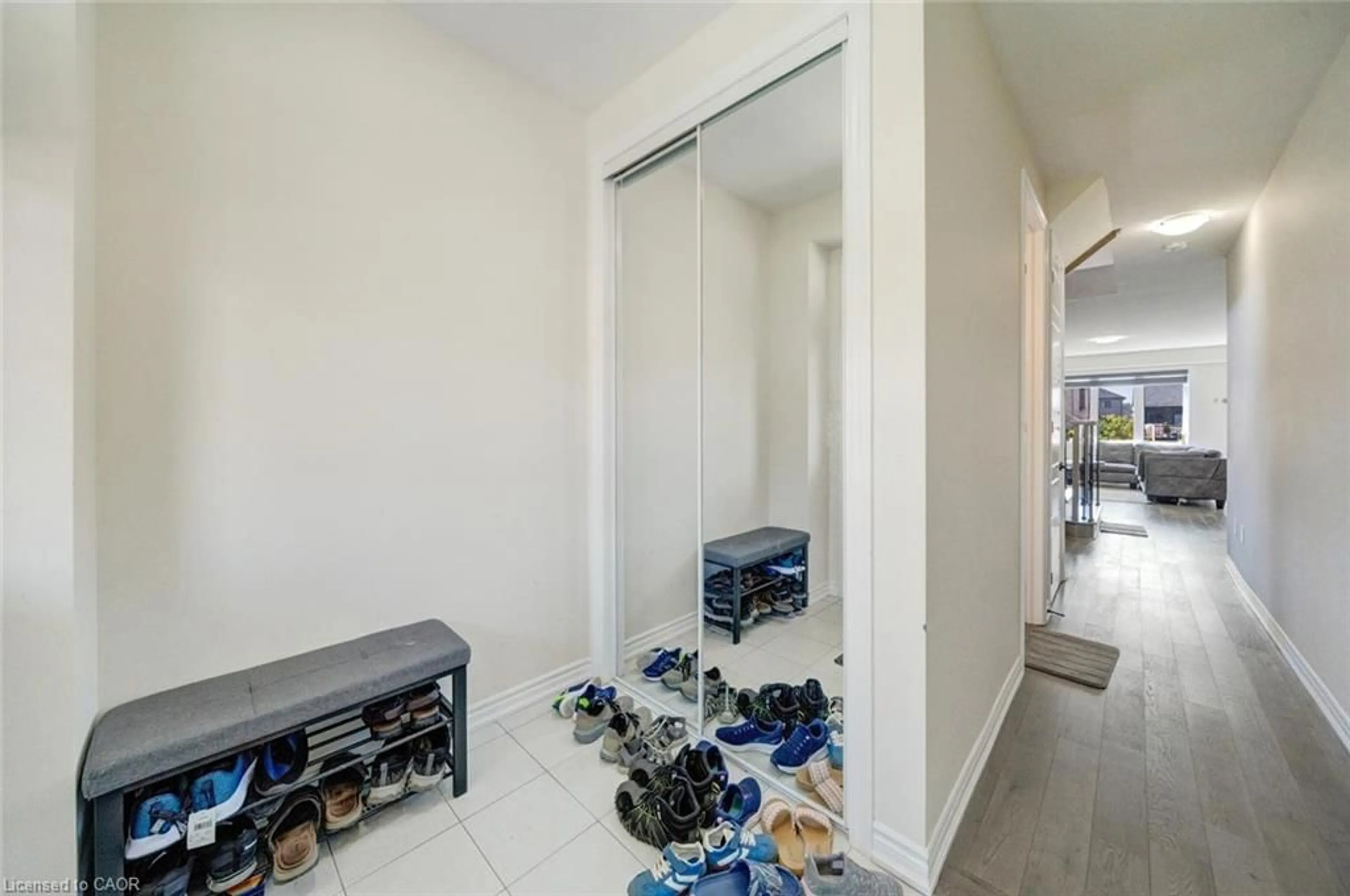 Indoor entryway for 305 Vanilla Trail, Thorold Ontario L2V 0K8