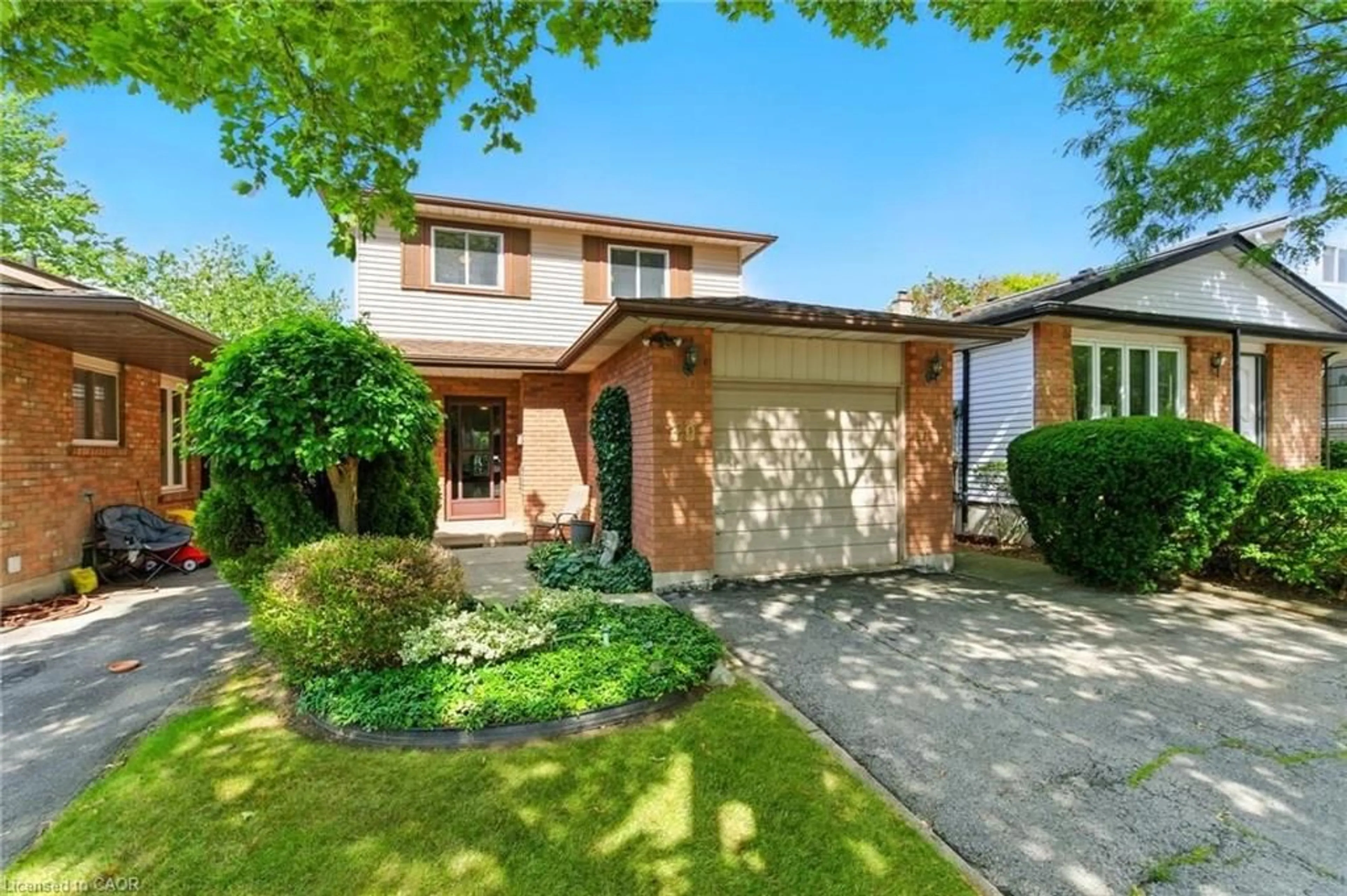 Home with brick exterior material, street for 39 Megna Crt, Hamilton Ontario L9C 6Y6