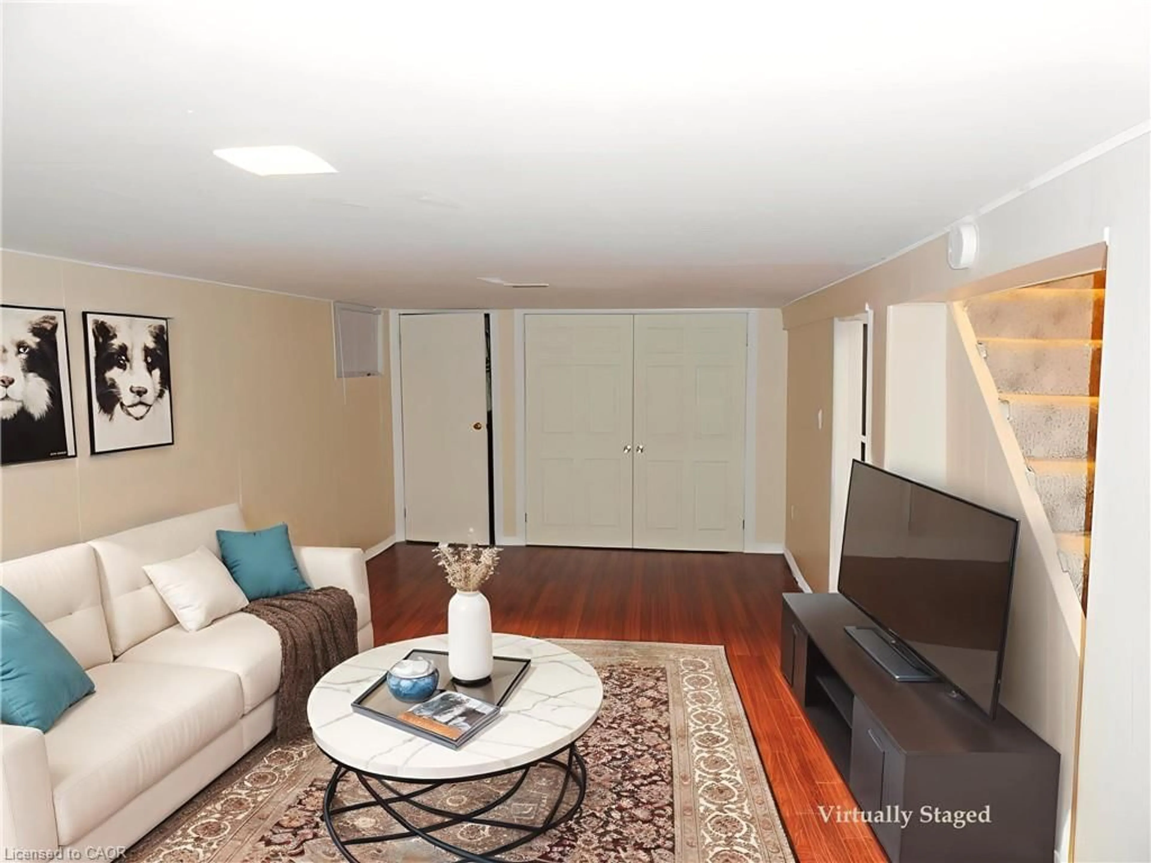 Living room with furniture, unknown for 21 West St, Dundas Ontario L9H 1J4