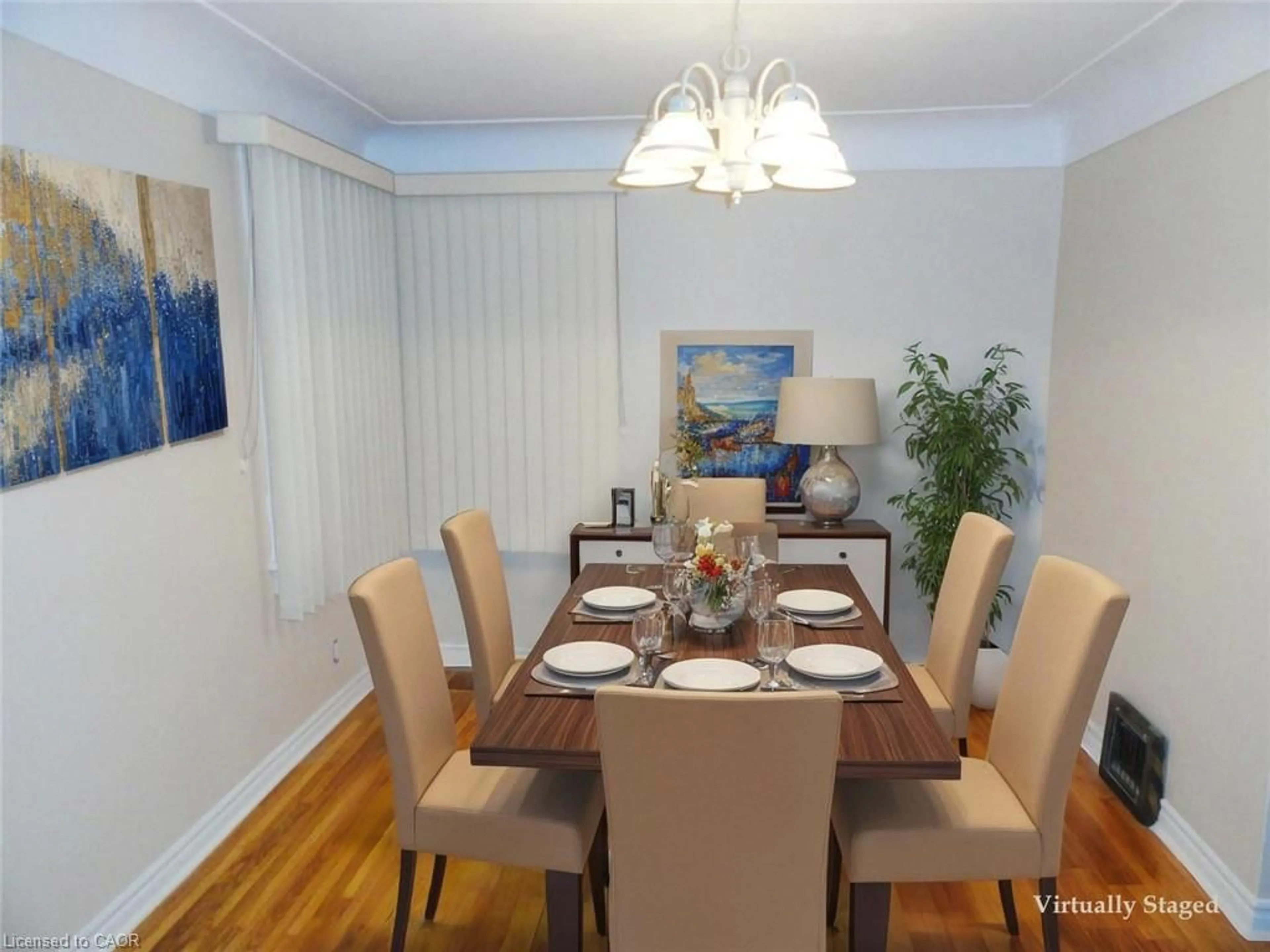 Dining room, wood/laminate floor for 21 West St, Dundas Ontario L9H 1J4