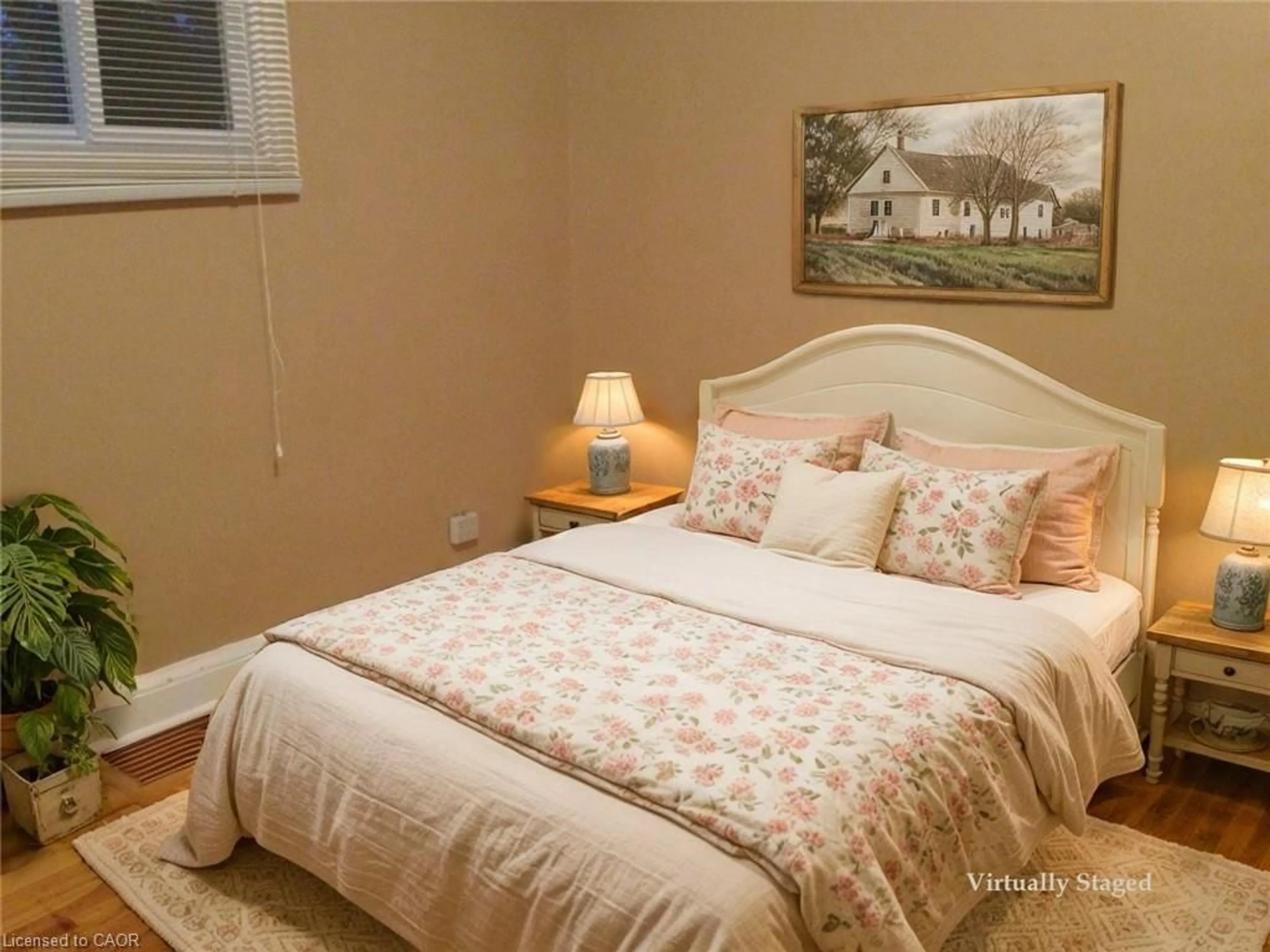 Bedroom with bed, unknown for 21 West St, Dundas Ontario L9H 1J4
