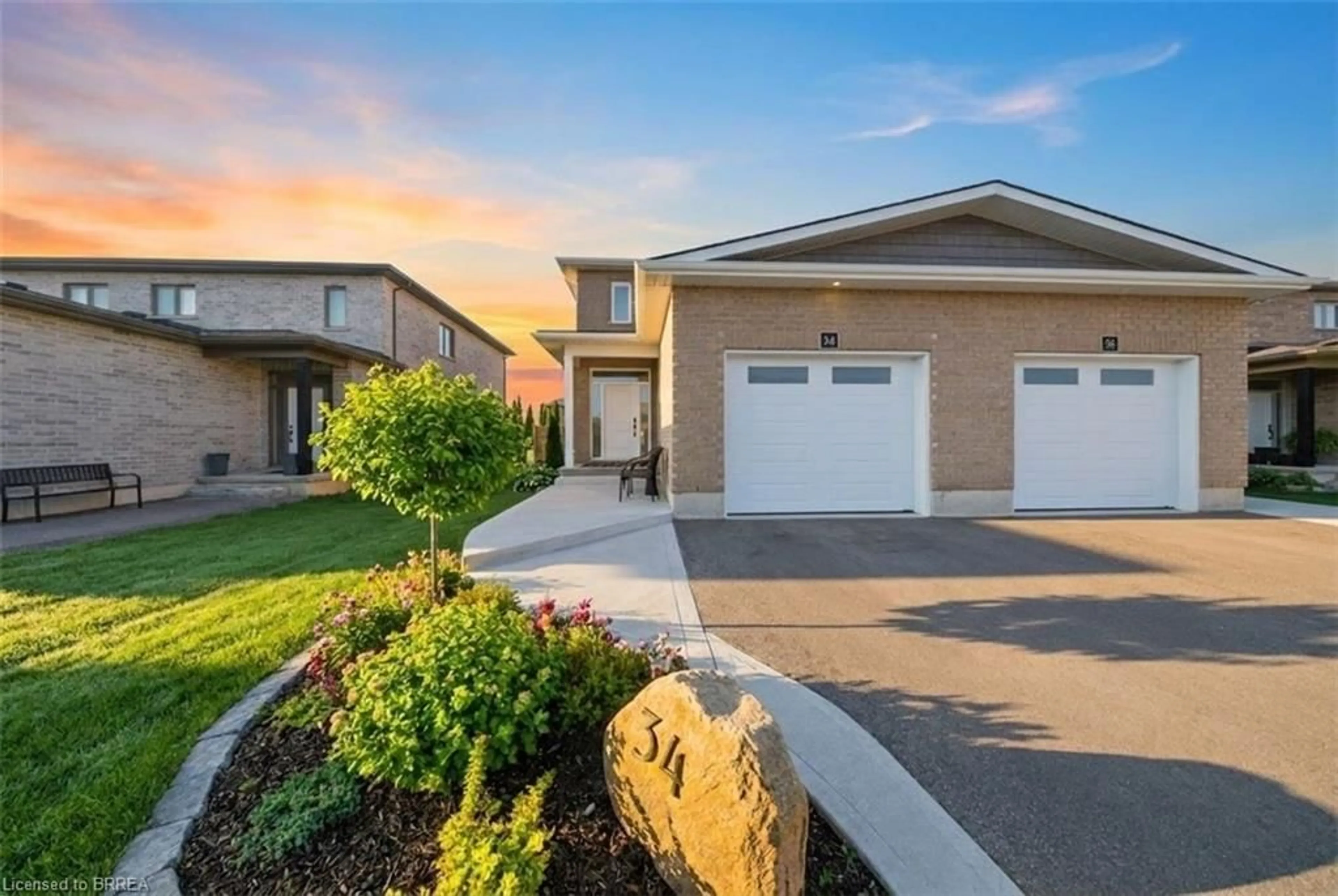Home with vinyl exterior material, street for 34 Peachleaf Lane, Waterford Ontario N0E 1Y0