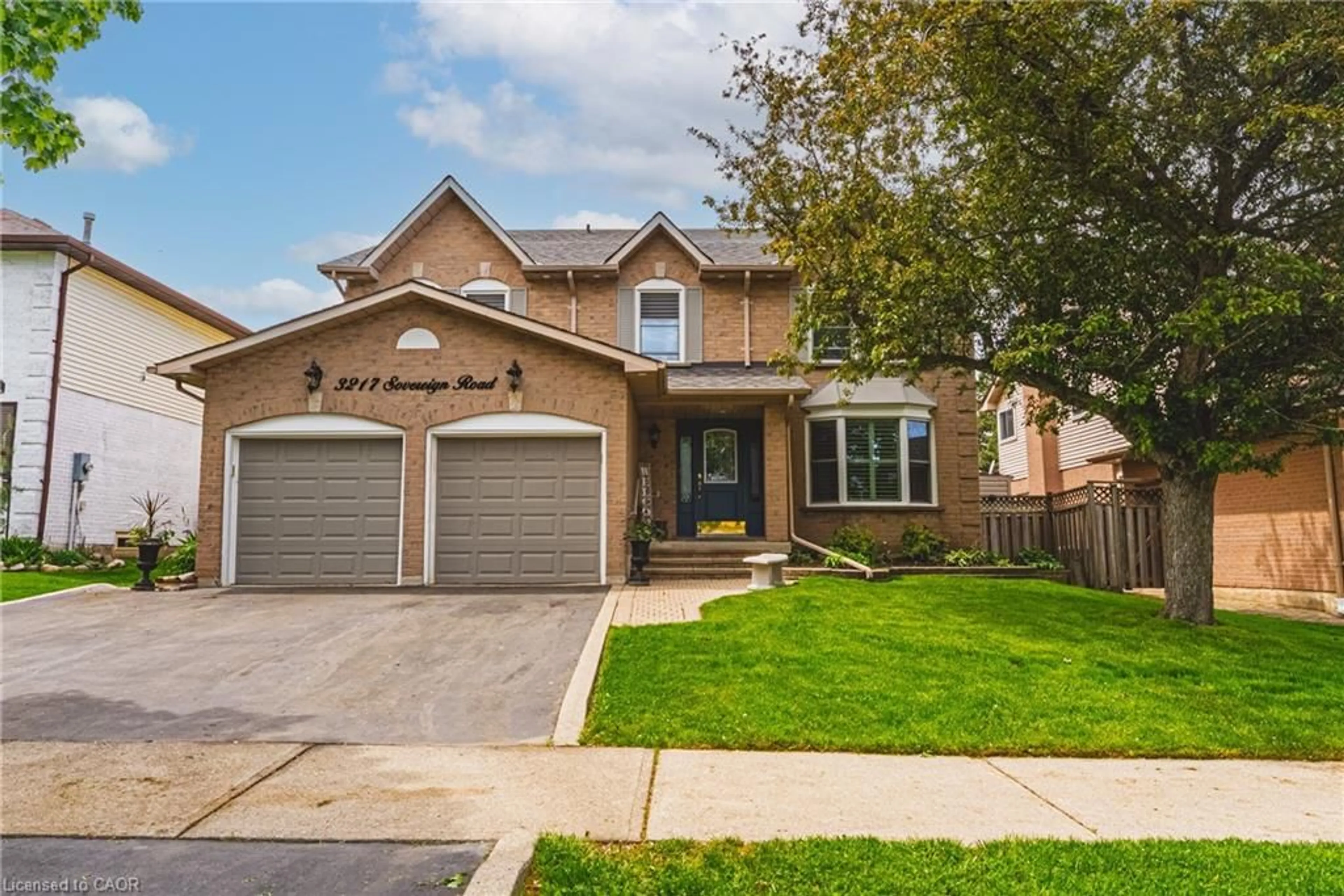 Home with brick exterior material, street for 3217 Sovereign Rd, Burlington Ontario L7M 2V7