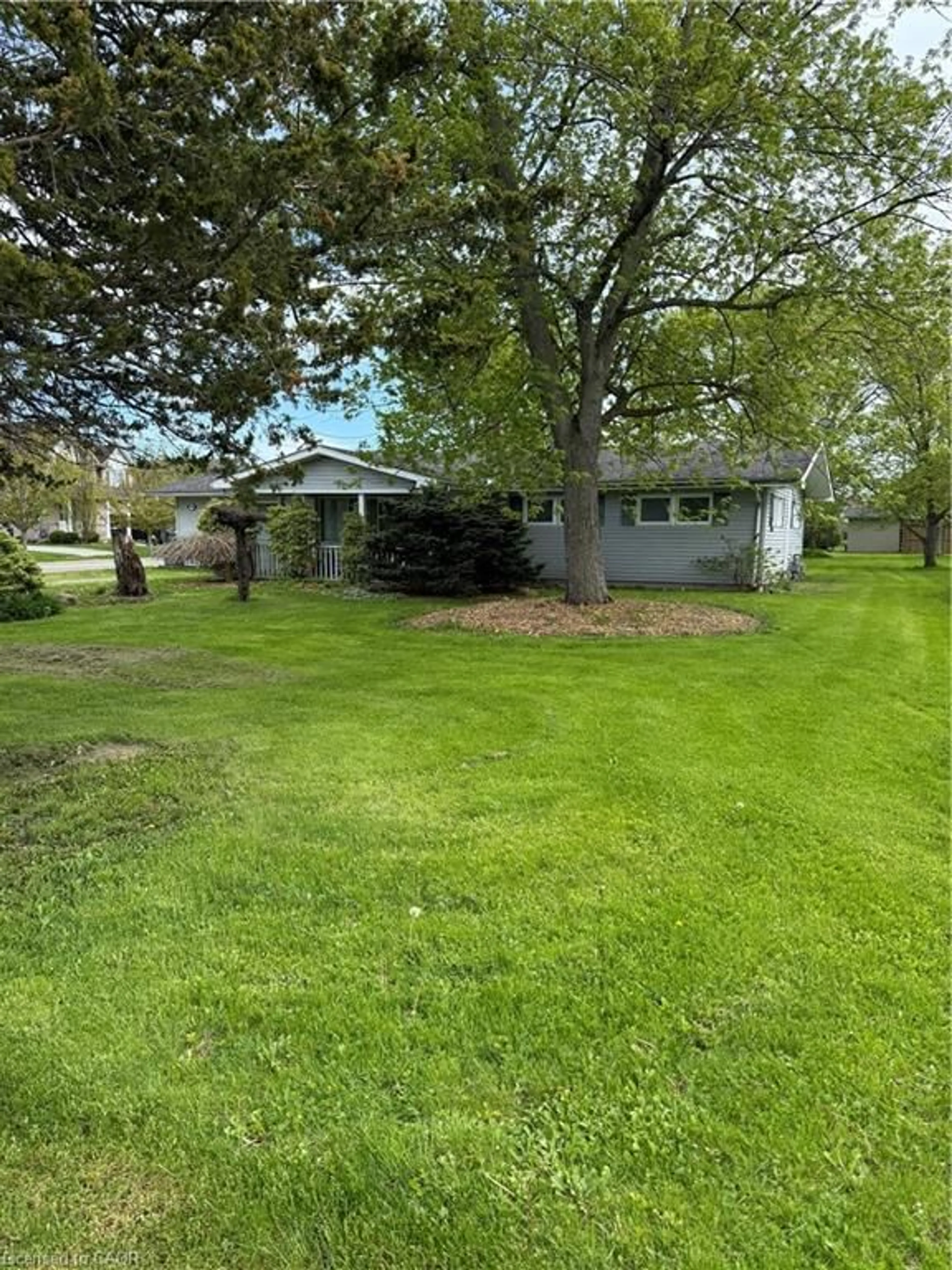 A pic from outside/outdoor area/front of a property/back of a property/a pic from drone, street for 3931 Main St, Stevensville Ontario L0S 1S0