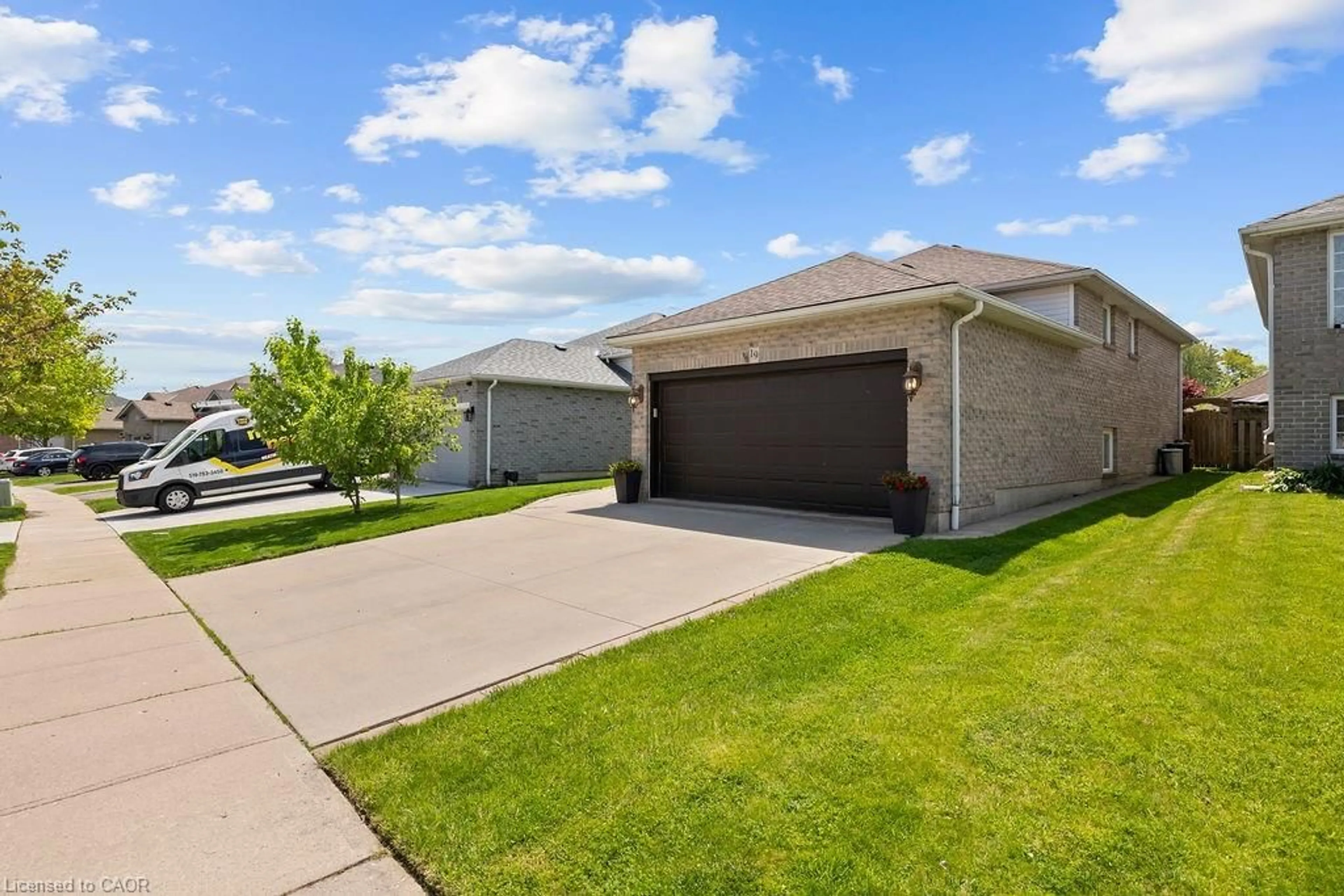 A pic from outside/outdoor area/front of a property/back of a property/a pic from drone, unknown for 19 Brewster Way, Brantford Ontario N3T 6N2