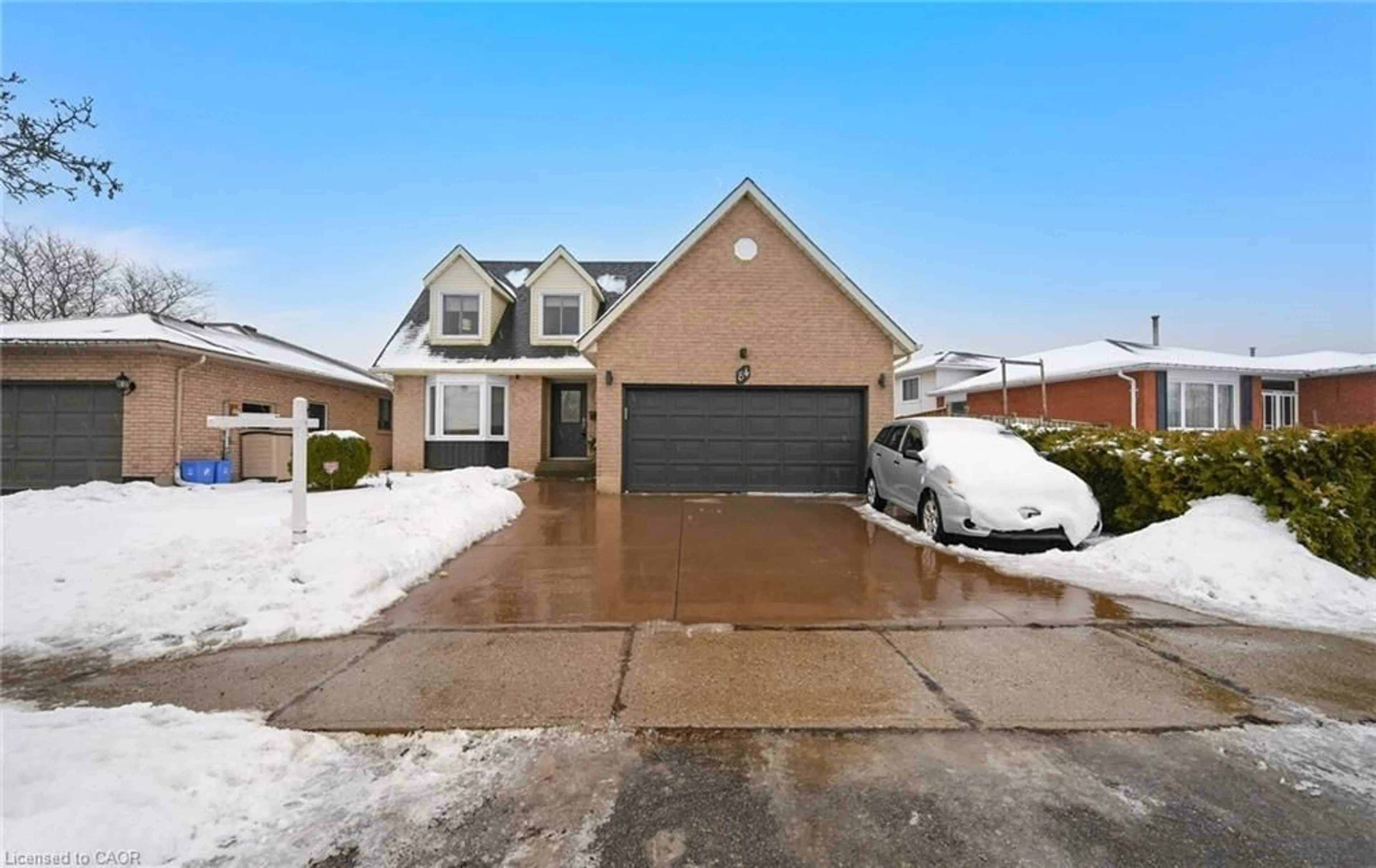Indoor garage for 84 Viscount Rd, Brantford Ontario N3P 1Y7