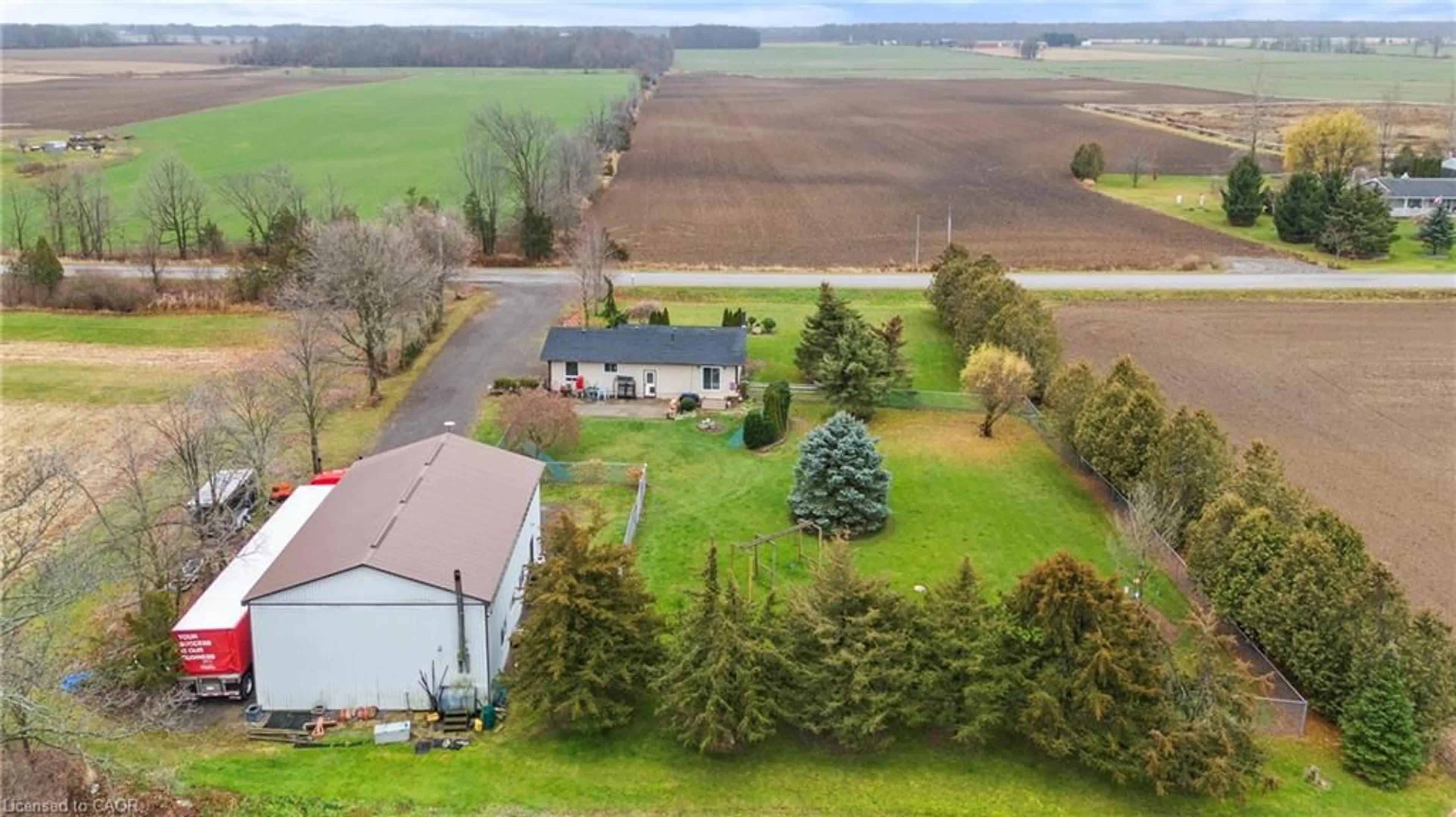A pic from outside/outdoor area/front of a property/back of a property/a pic from drone, unknown for 1769 Concession 5 Rd, Waterford Ontario N0E 1Y0