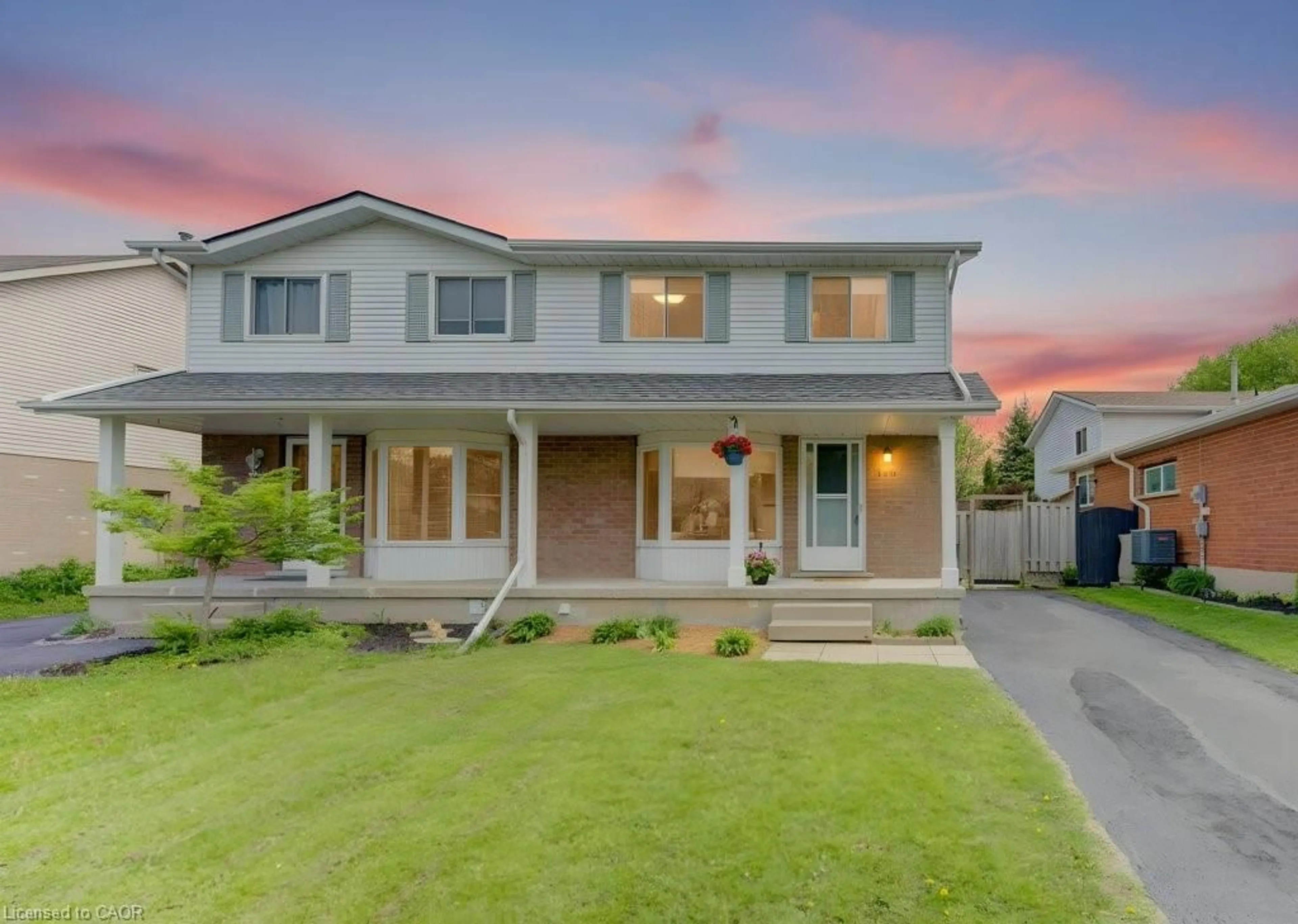 Home with vinyl exterior material, street for 603 Pinerow Cres #B, Waterloo Ontario N2T 2K6