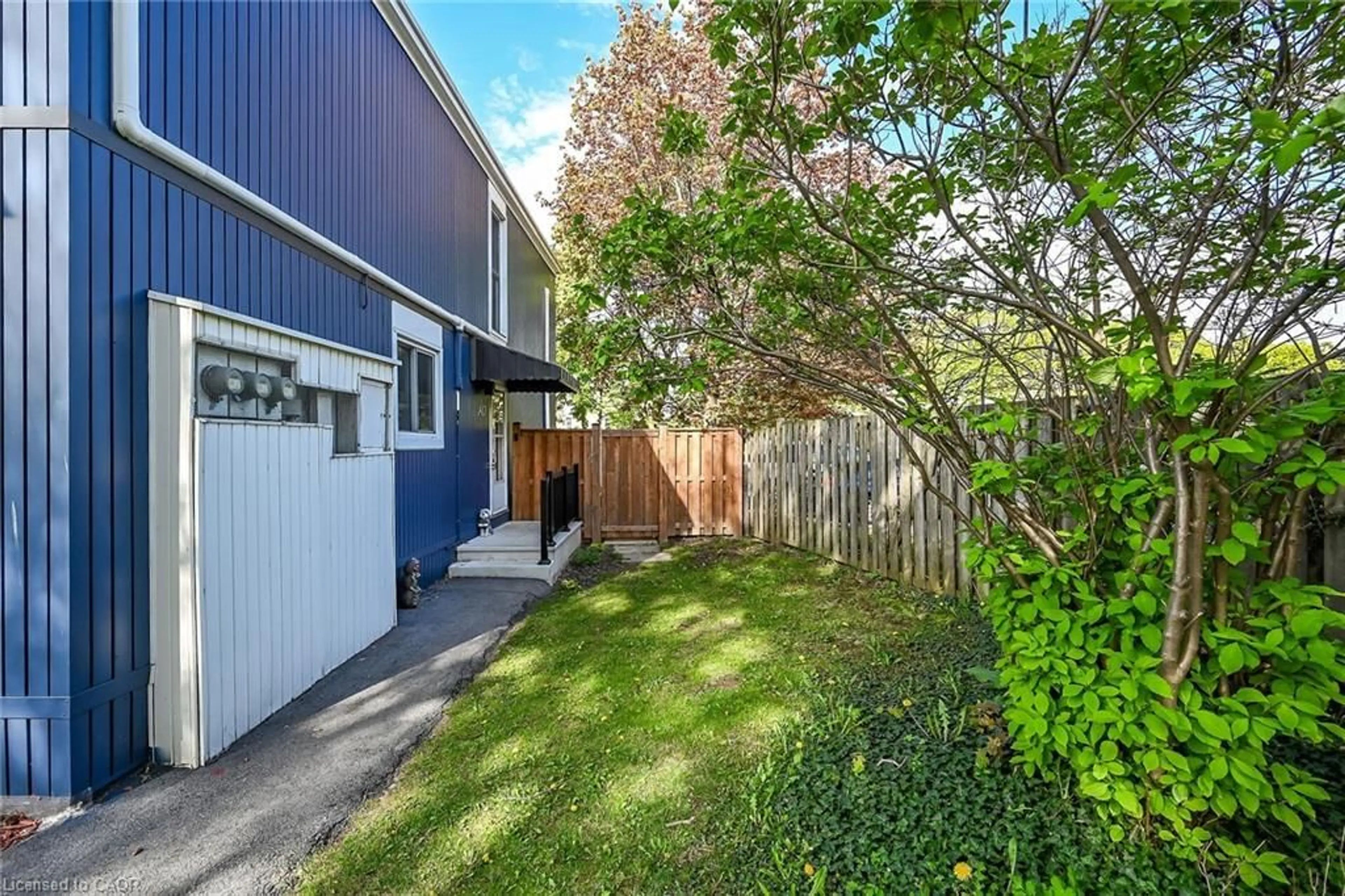 A pic from outside/outdoor area/front of a property/back of a property/a pic from drone, street for 25 Britten Close #A17, Hamilton Ontario L9C 4J8