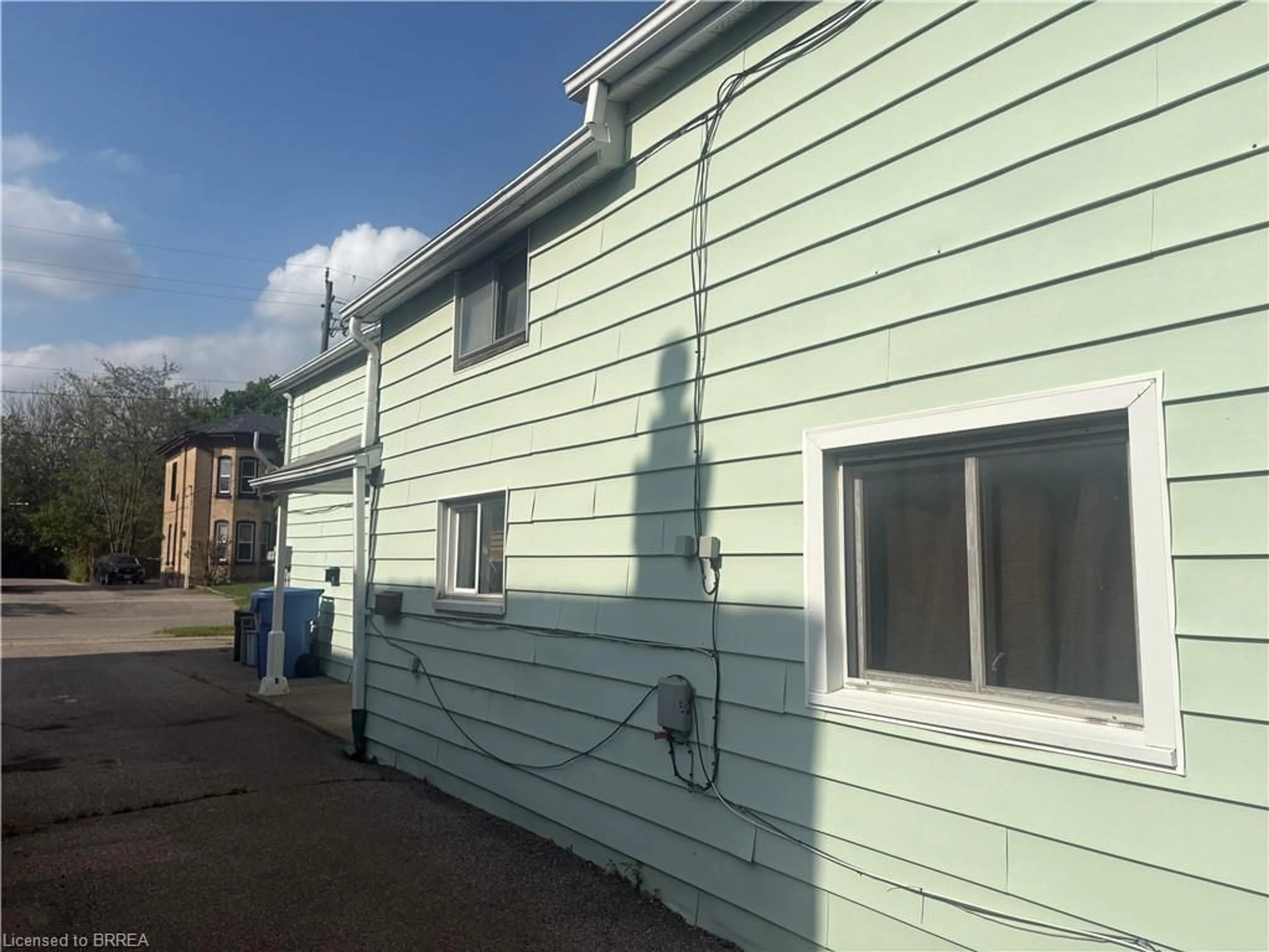 Home with vinyl exterior material, building for 13 Sheridan St, Brantford Ontario N3T 2P7