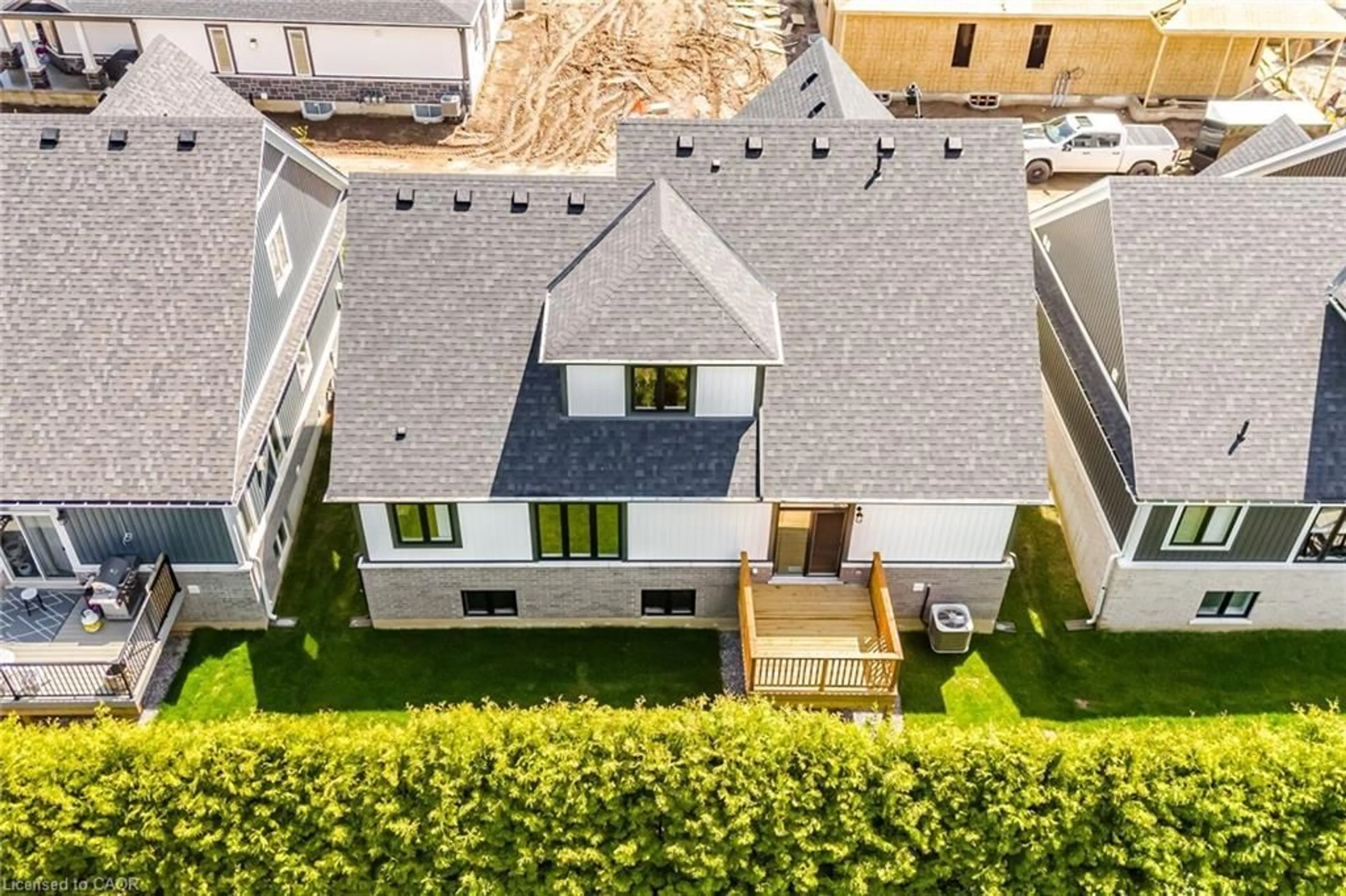 A pic from outside/outdoor area/front of a property/back of a property/a pic from drone, unknown for 2797 Red Maple Ave #6, Jordan Station Ontario L0R 1S0